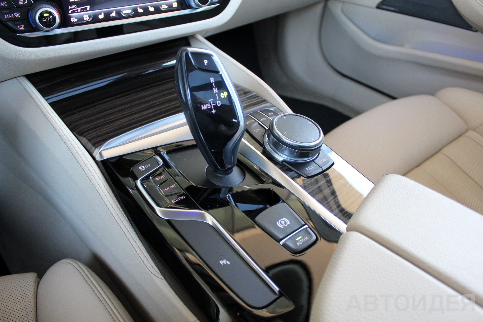 BMW 530d xDrive Touring фото 8