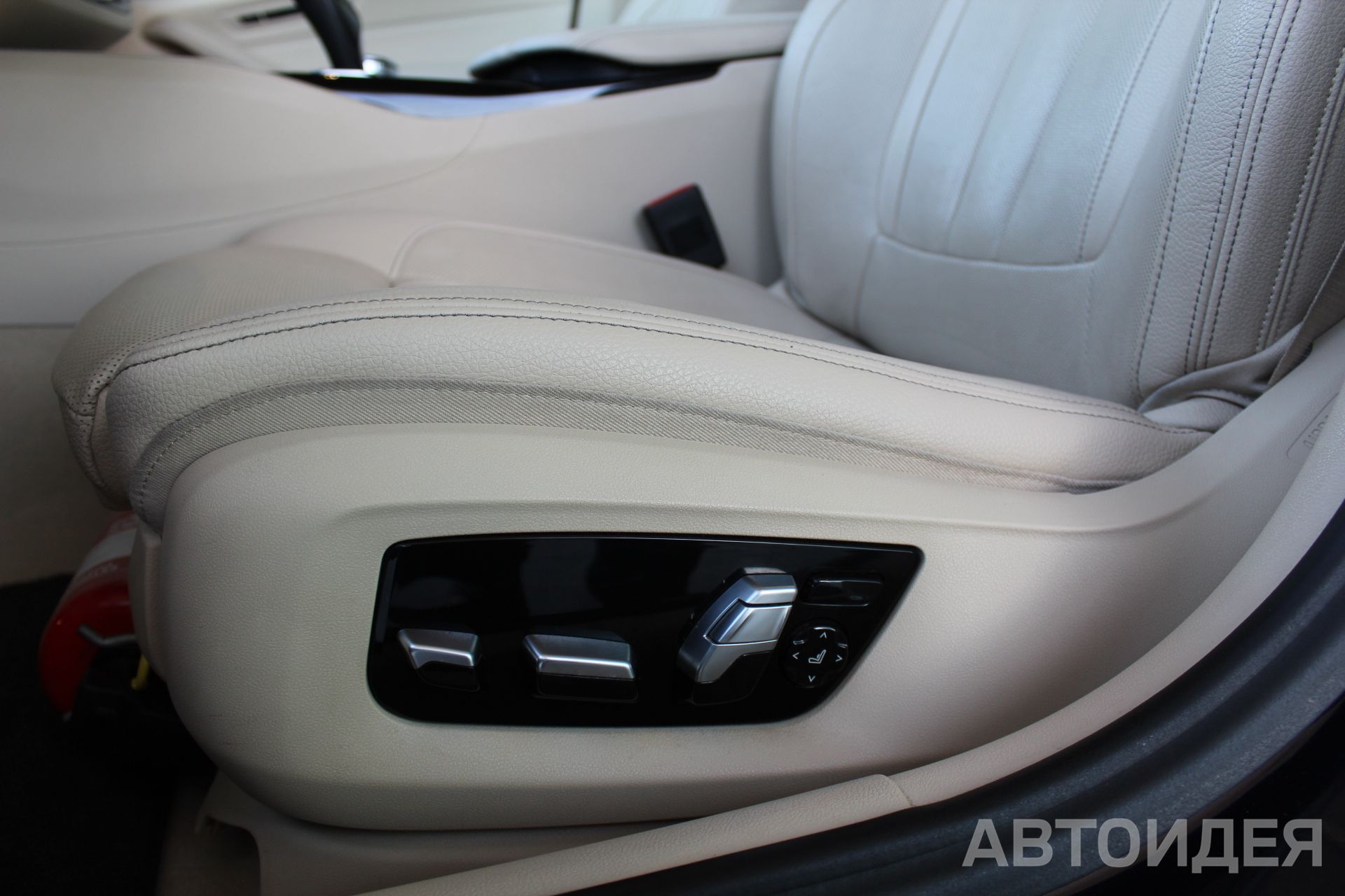 BMW 530d xDrive Touring фото 10