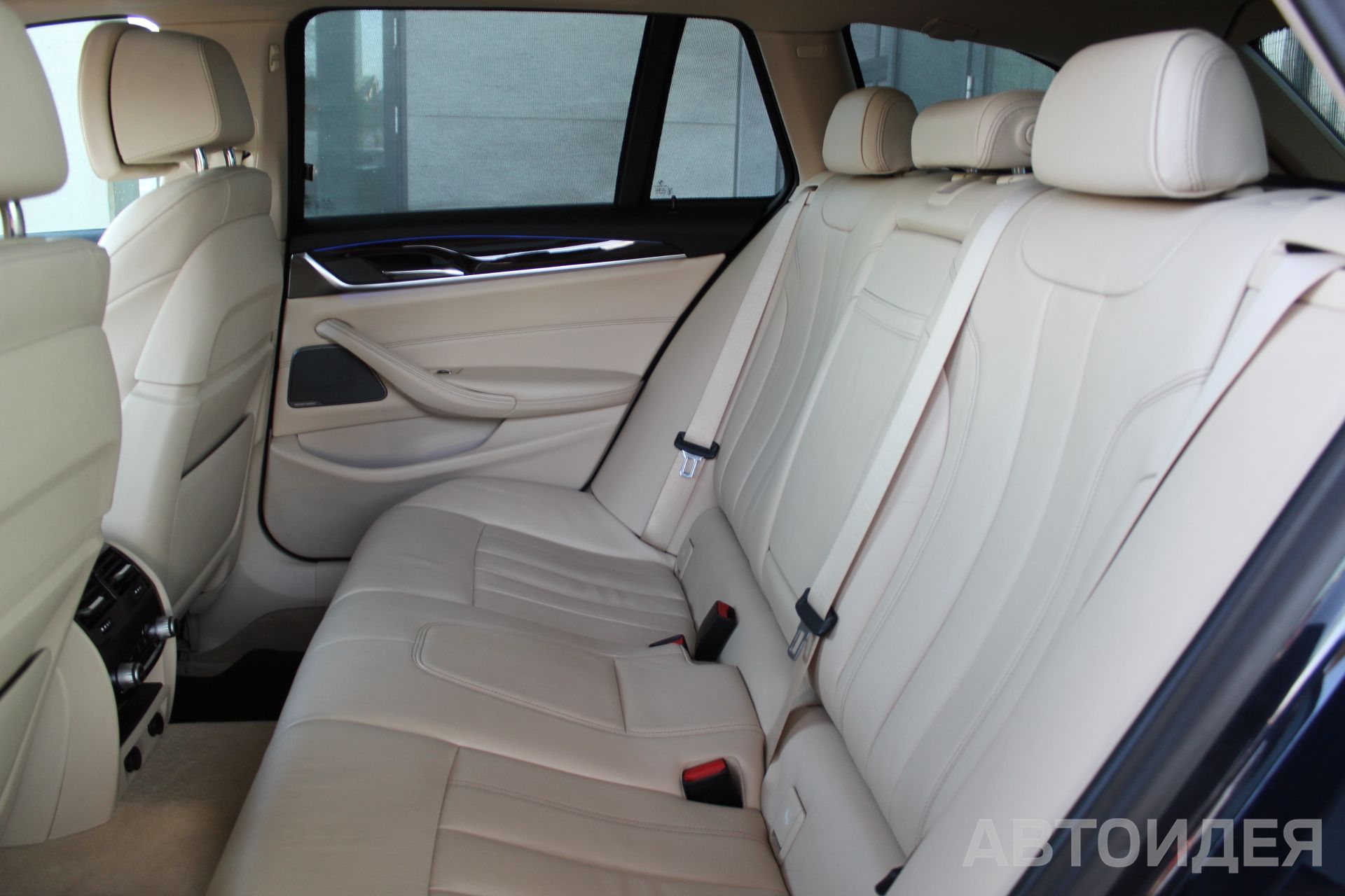 BMW 530d xDrive Touring фото 11