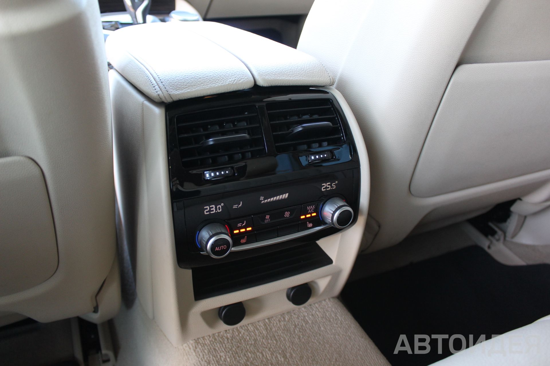 BMW 530d xDrive Touring фото 12