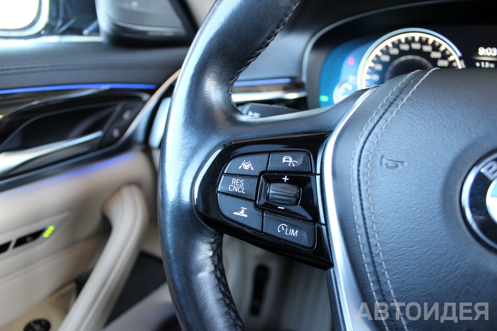 BMW 530d xDrive Touring фото 23