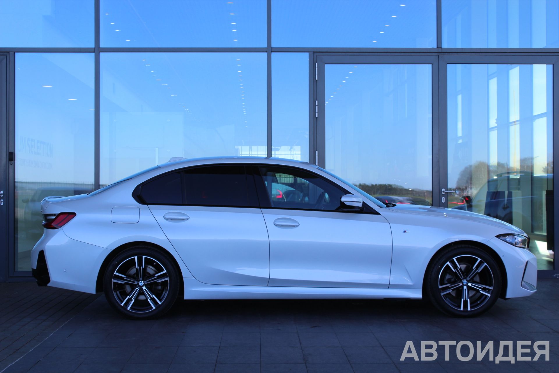 BMW 320d xDrive Sedan фото 2
