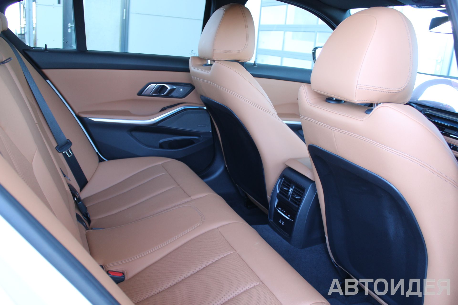 BMW 320d xDrive Sedan фото 10