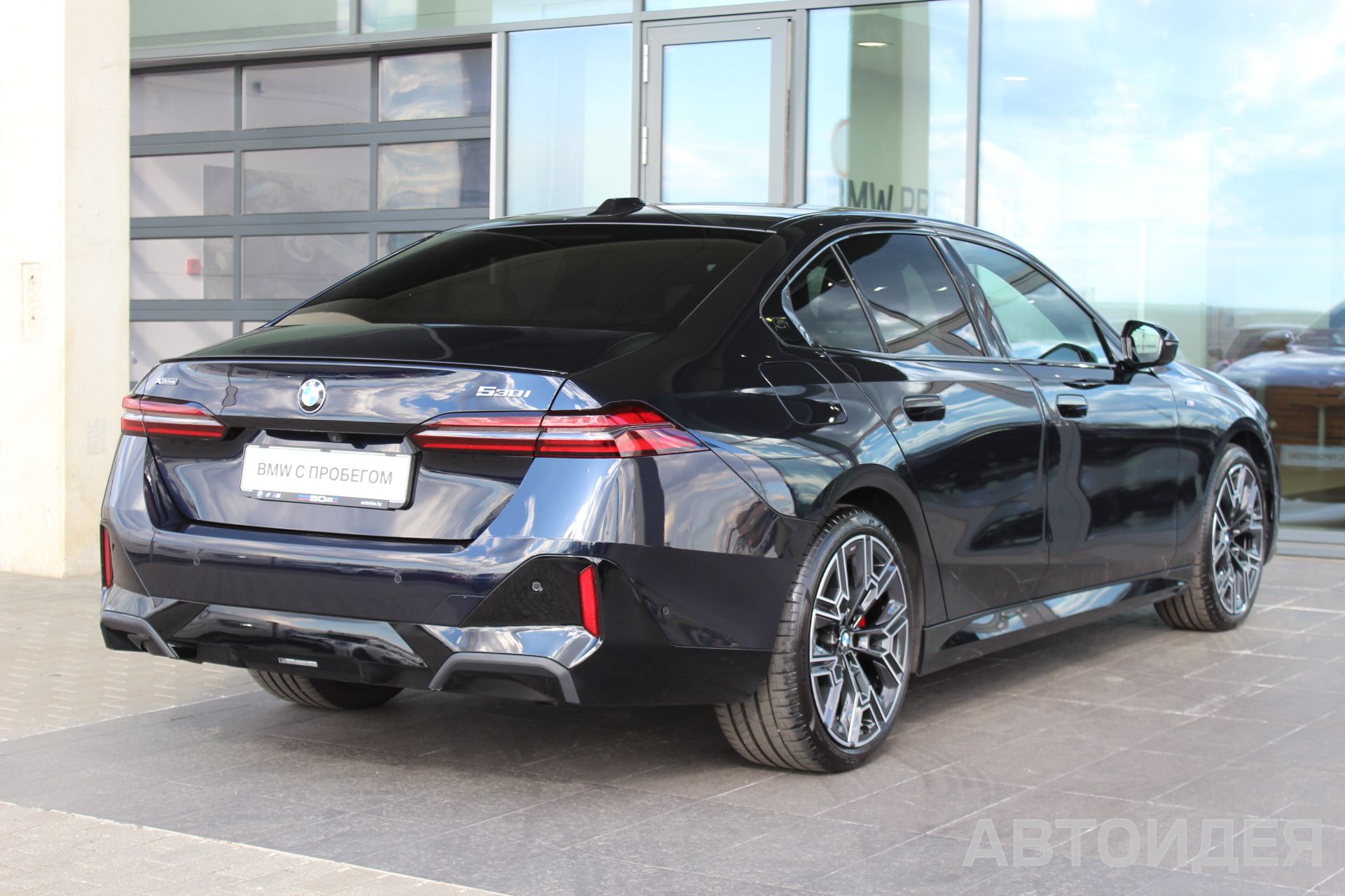 BMW 530i xDrive Sedan фото 4