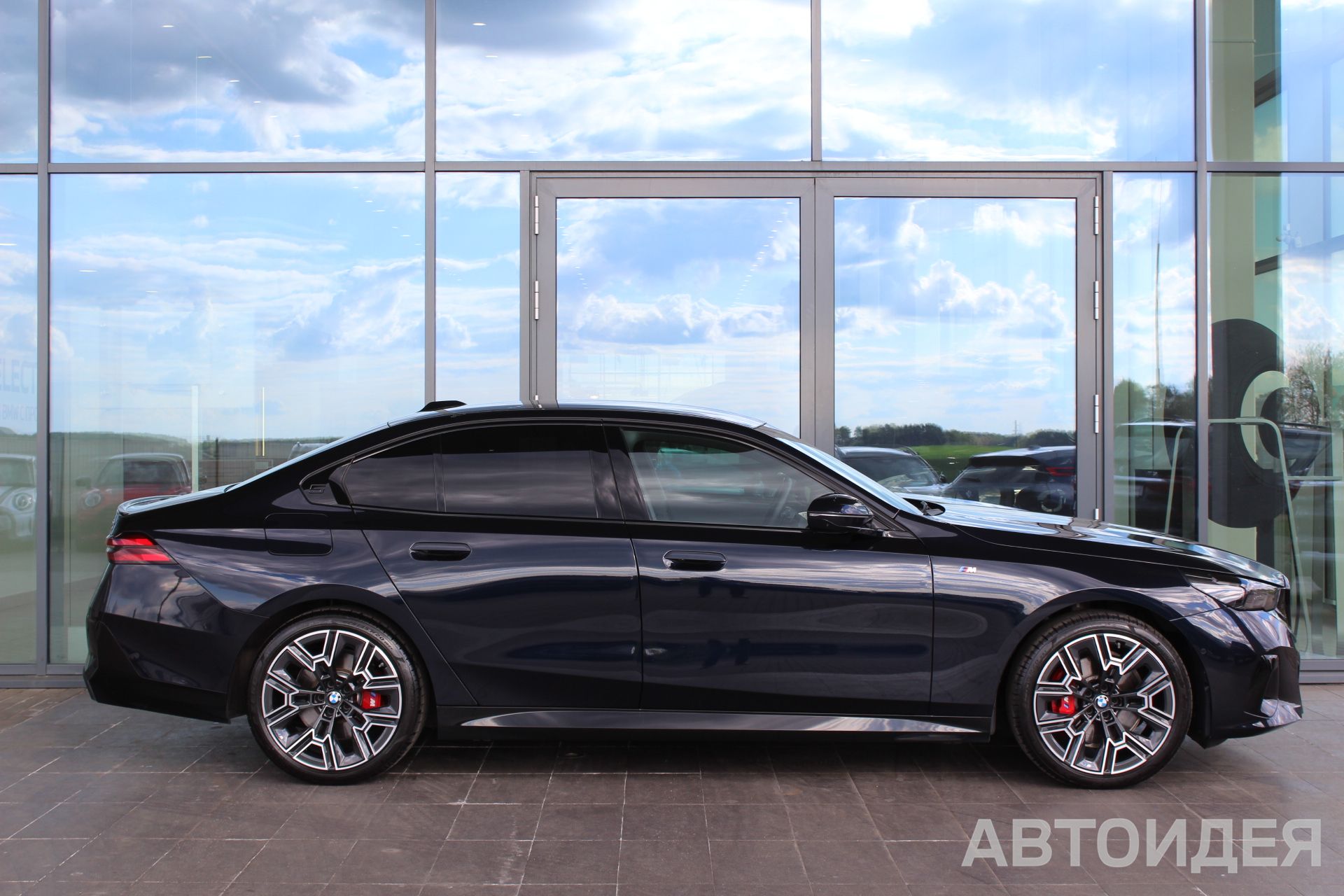 BMW 530i xDrive Sedan фото 2
