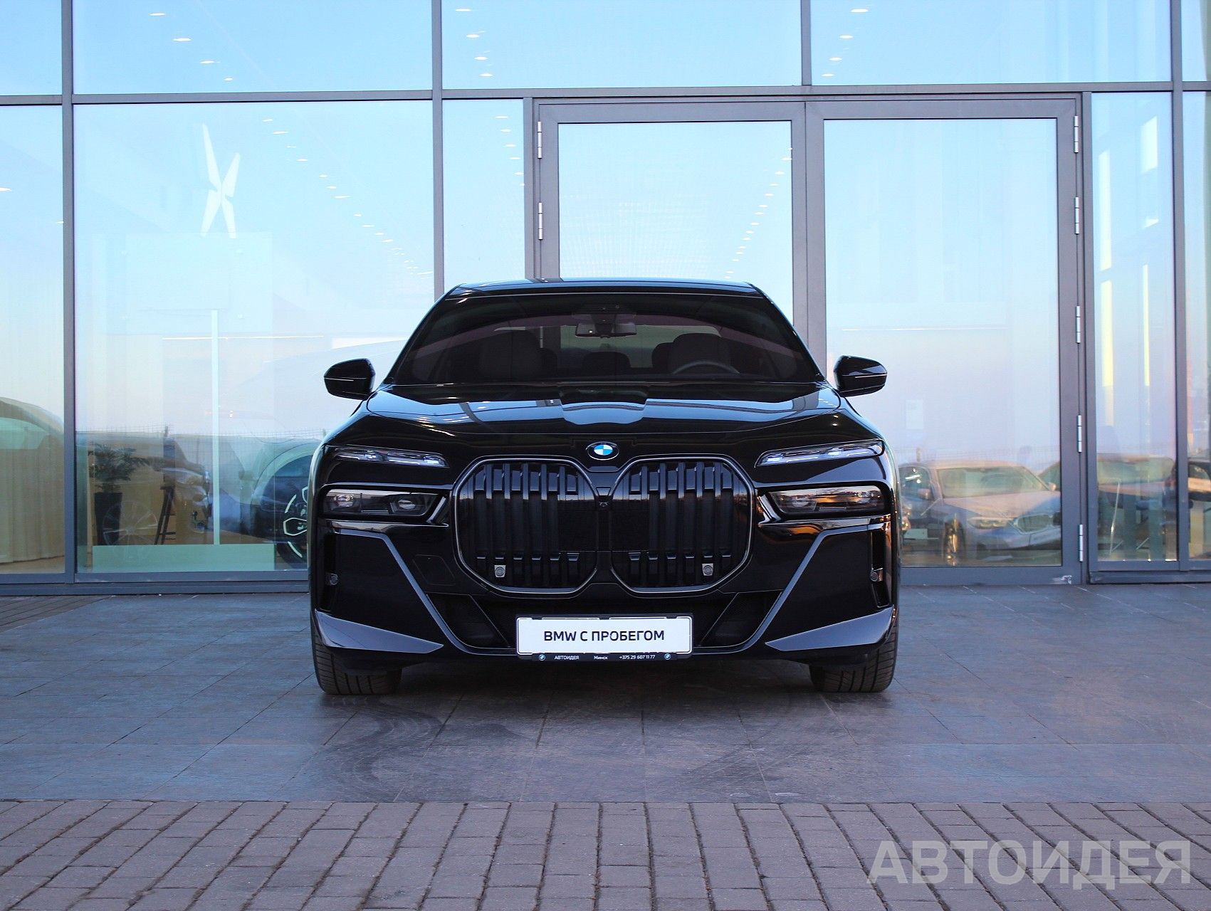 BMW 740i xDrive Sedan Черный Сапфир металлик фото 1