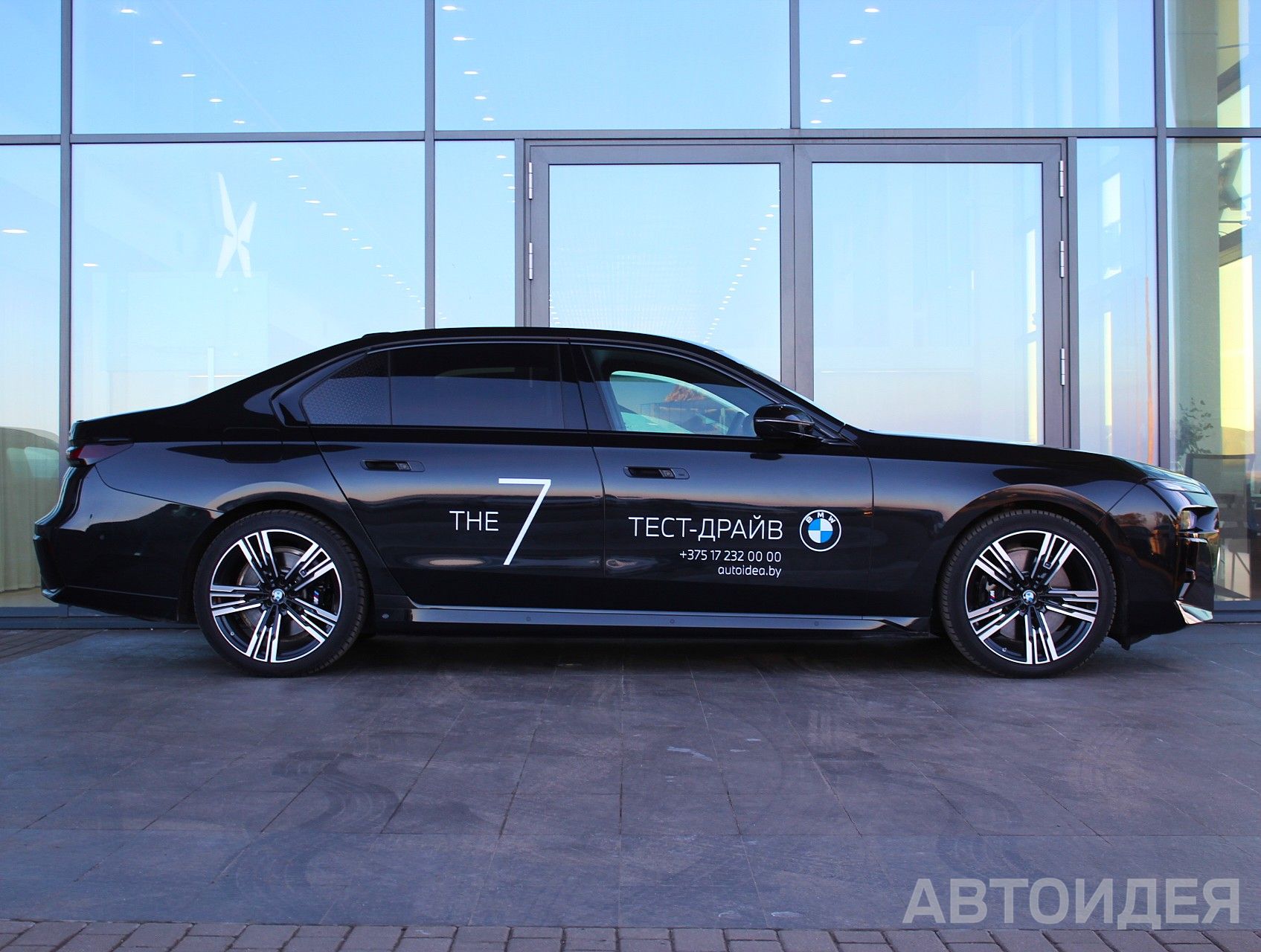 BMW 740i xDrive Sedan Черный Сапфир металлик фото 2