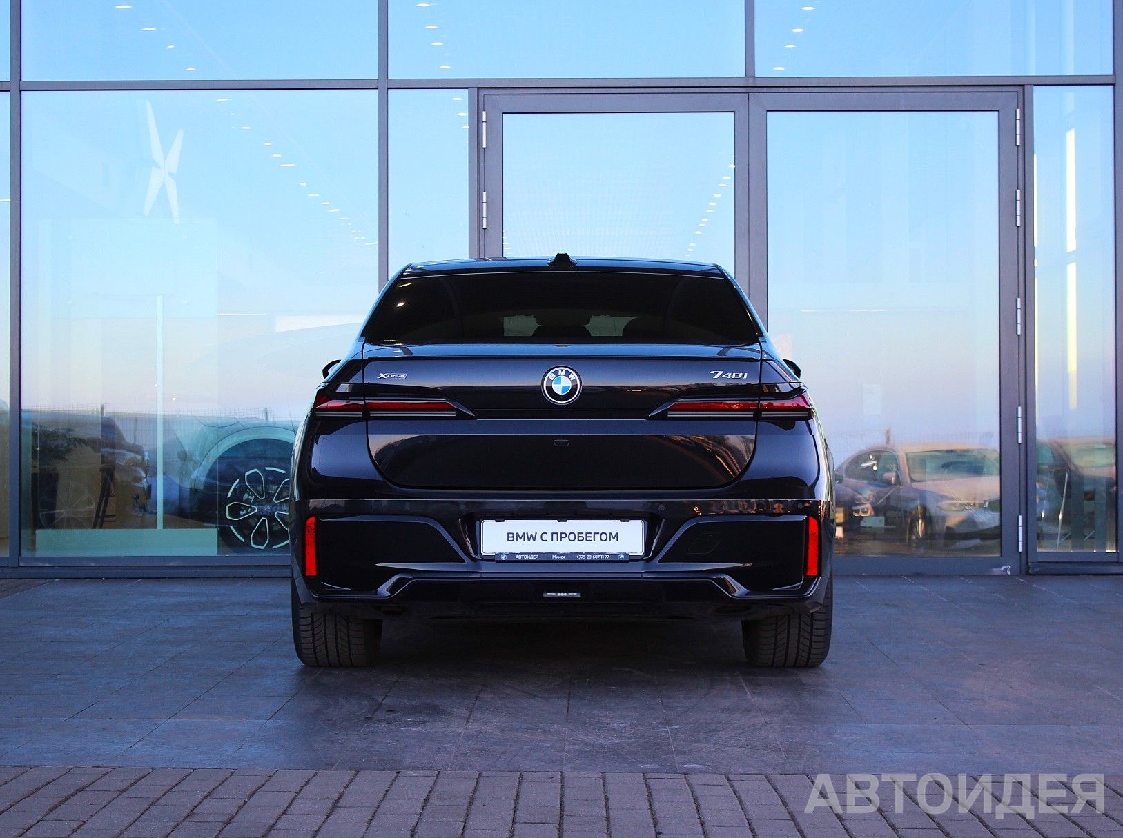 BMW 740i xDrive Sedan Черный Сапфир металлик фото 4