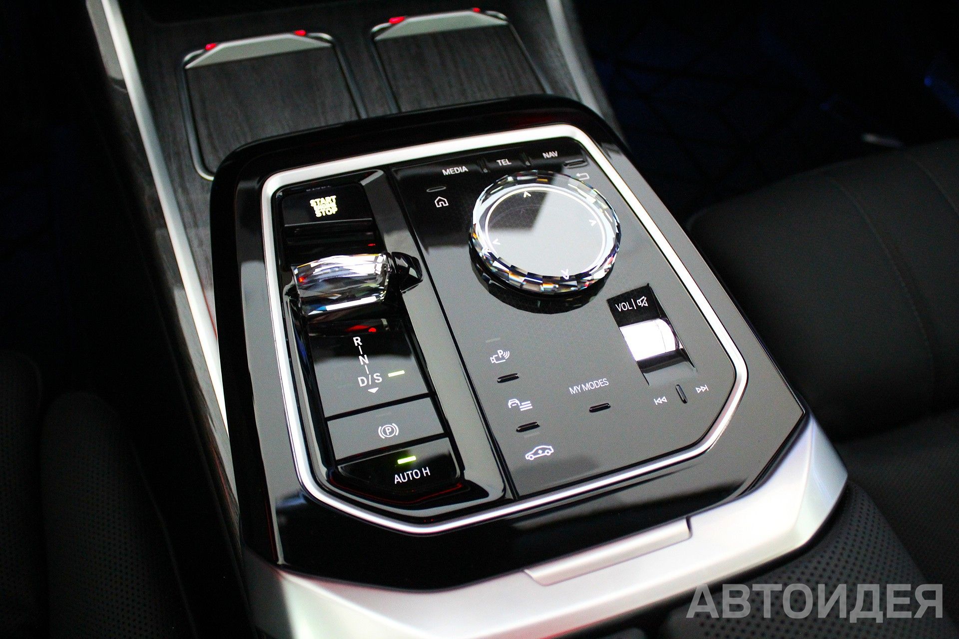 BMW 740i xDrive Sedan Черный Сапфир металлик фото 16