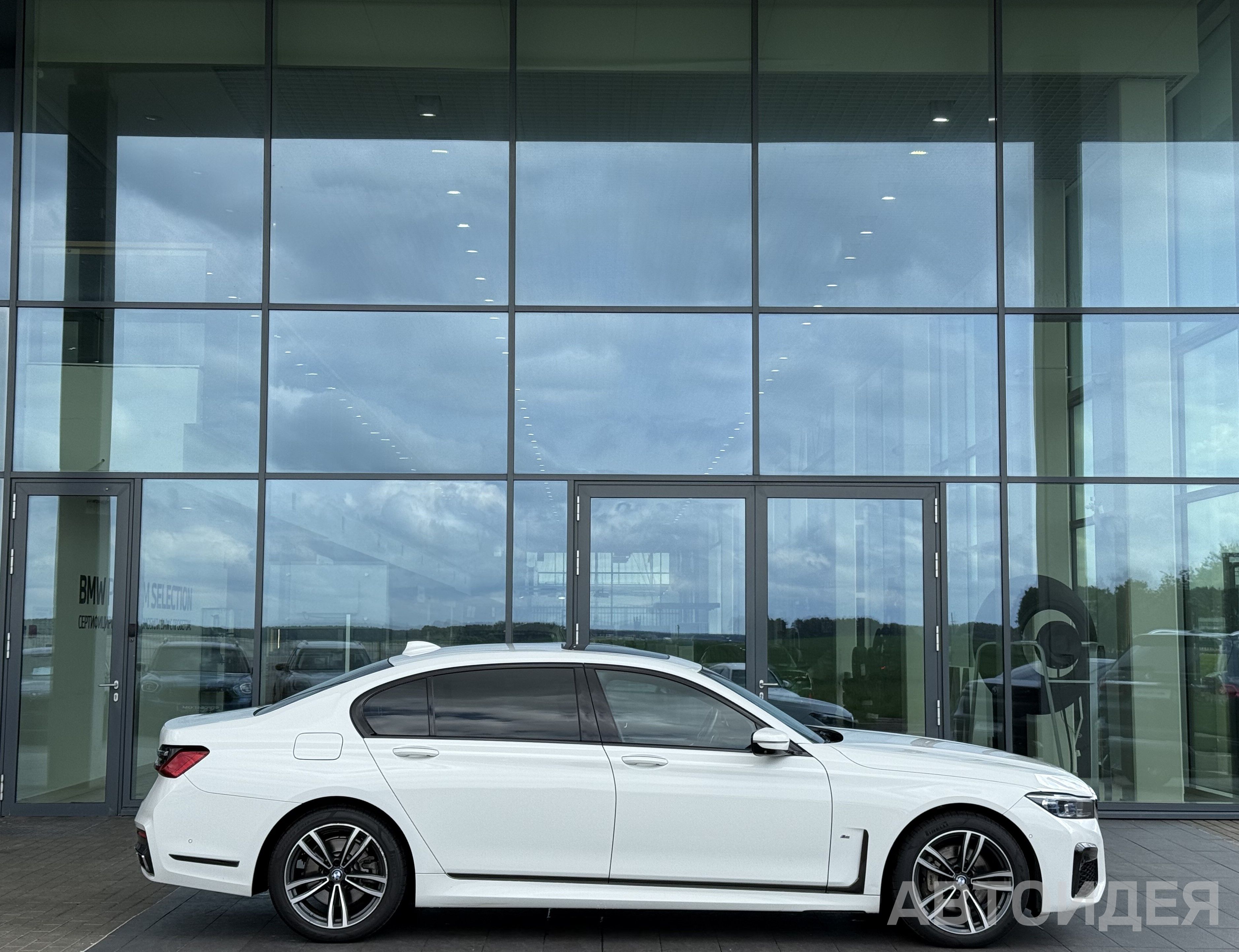 BMW 730Ld xDrive Sedan фото 2