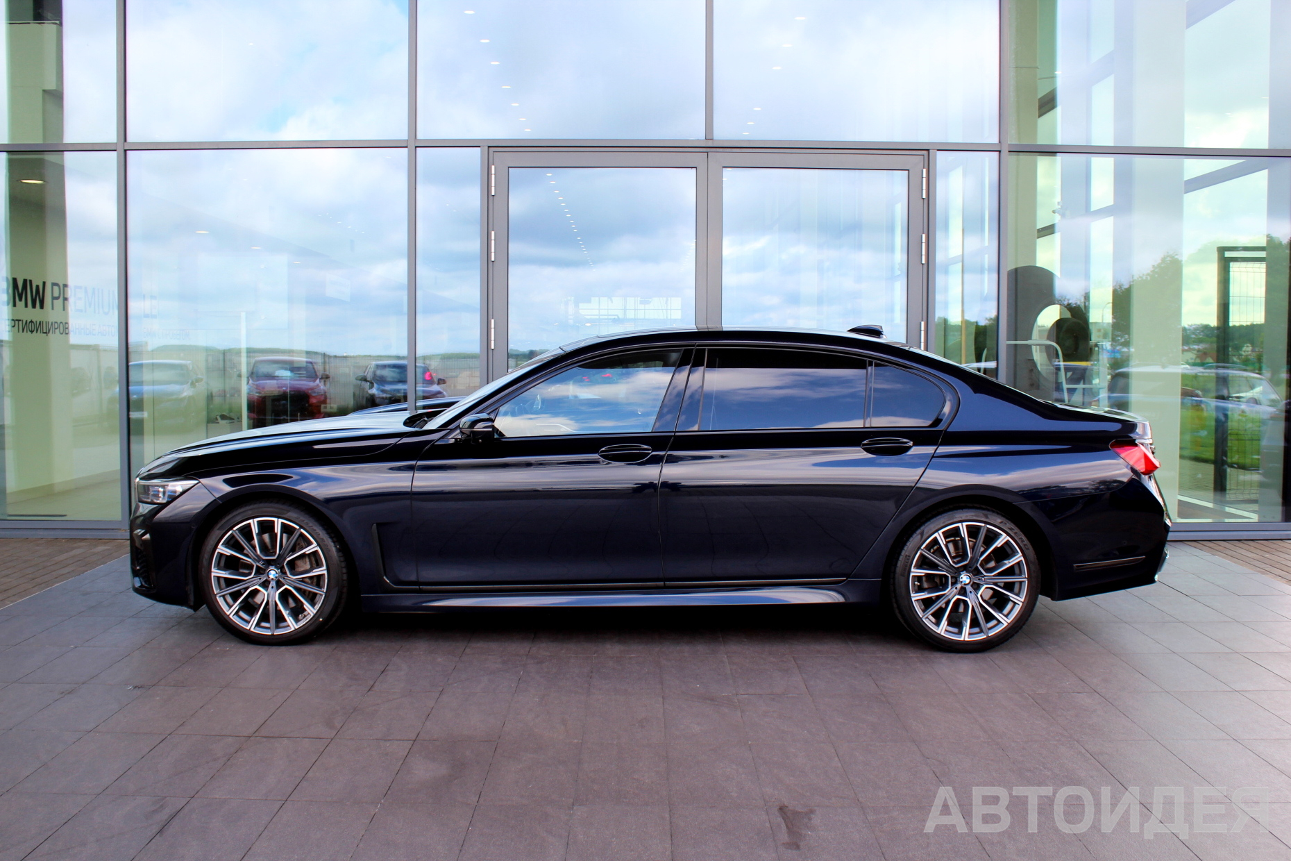 BMW 750Ld xDrive Sedan фото 2