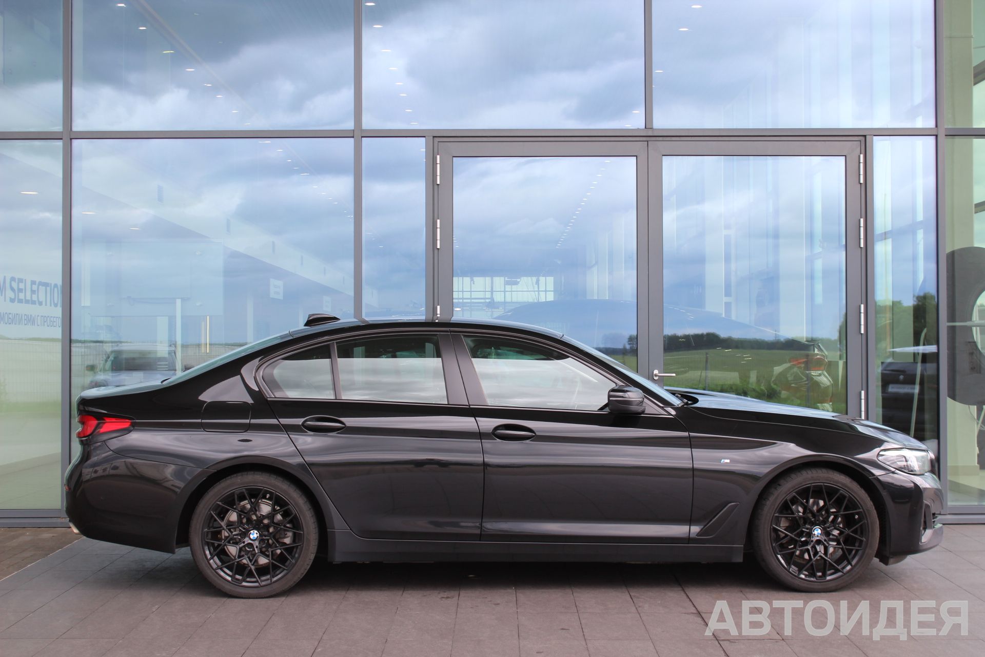 BMW 520d Sedan фото 2
