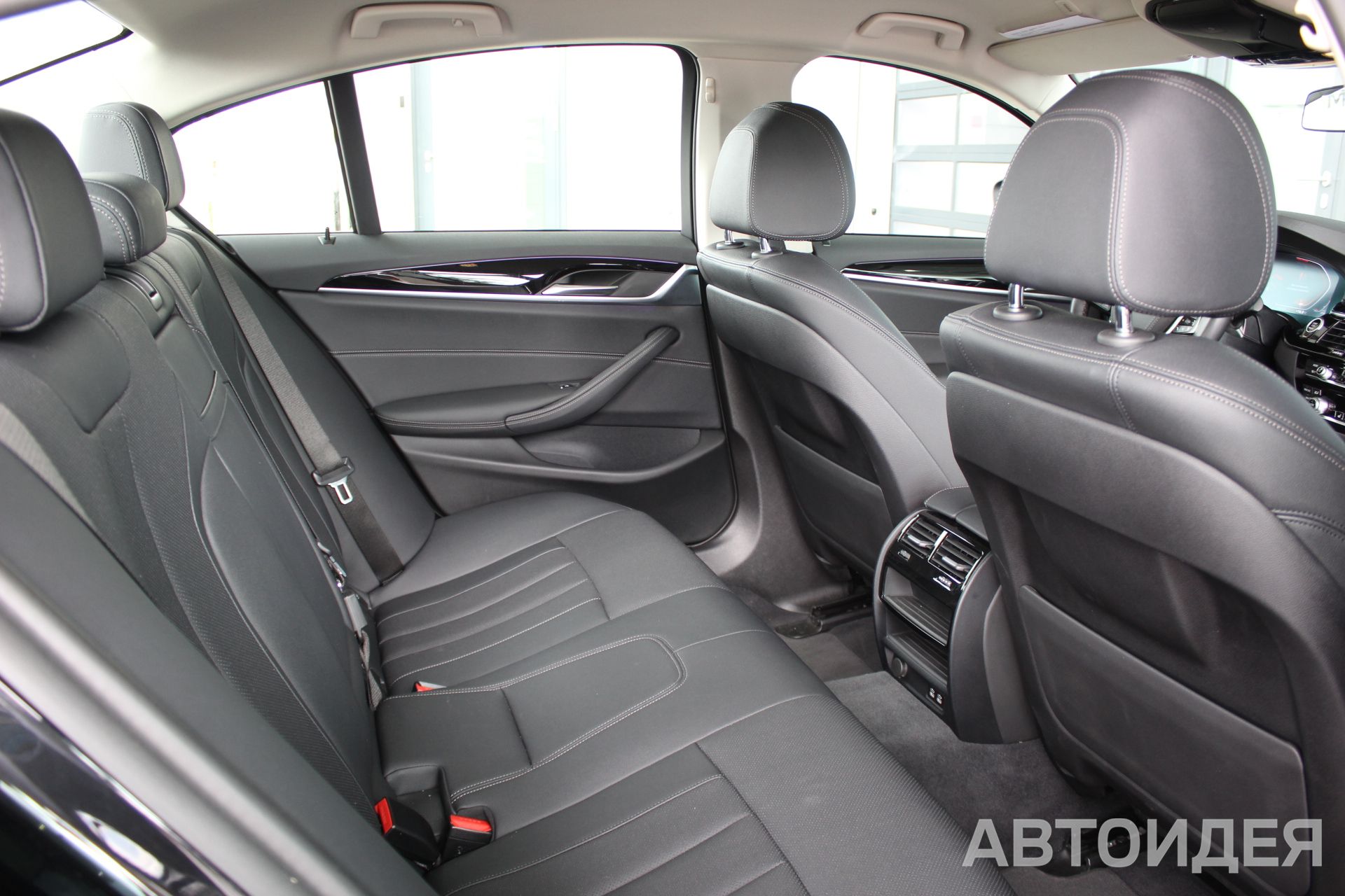 BMW 520d Sedan фото 8