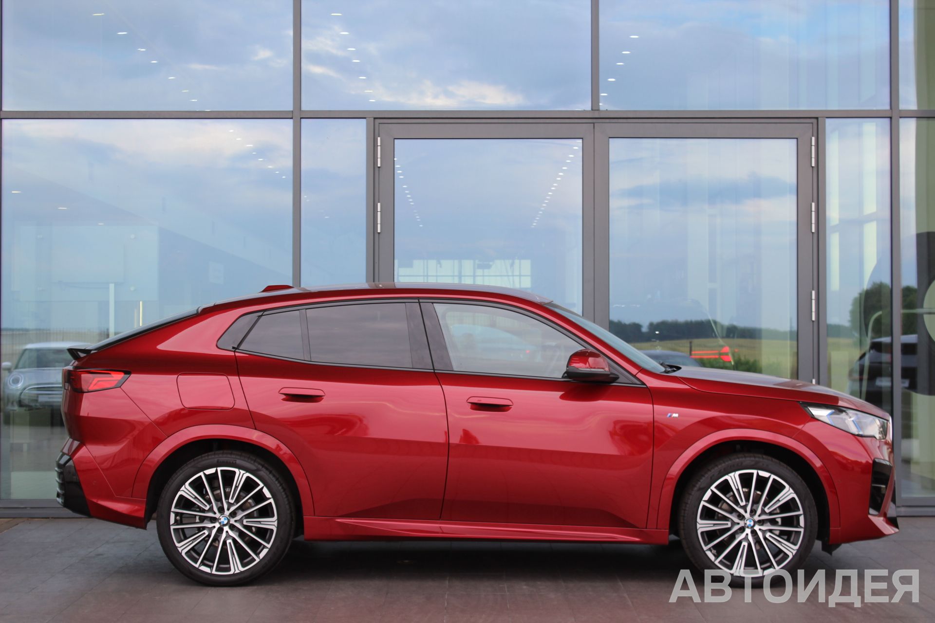 BMW X2 sDrive18i фото 2