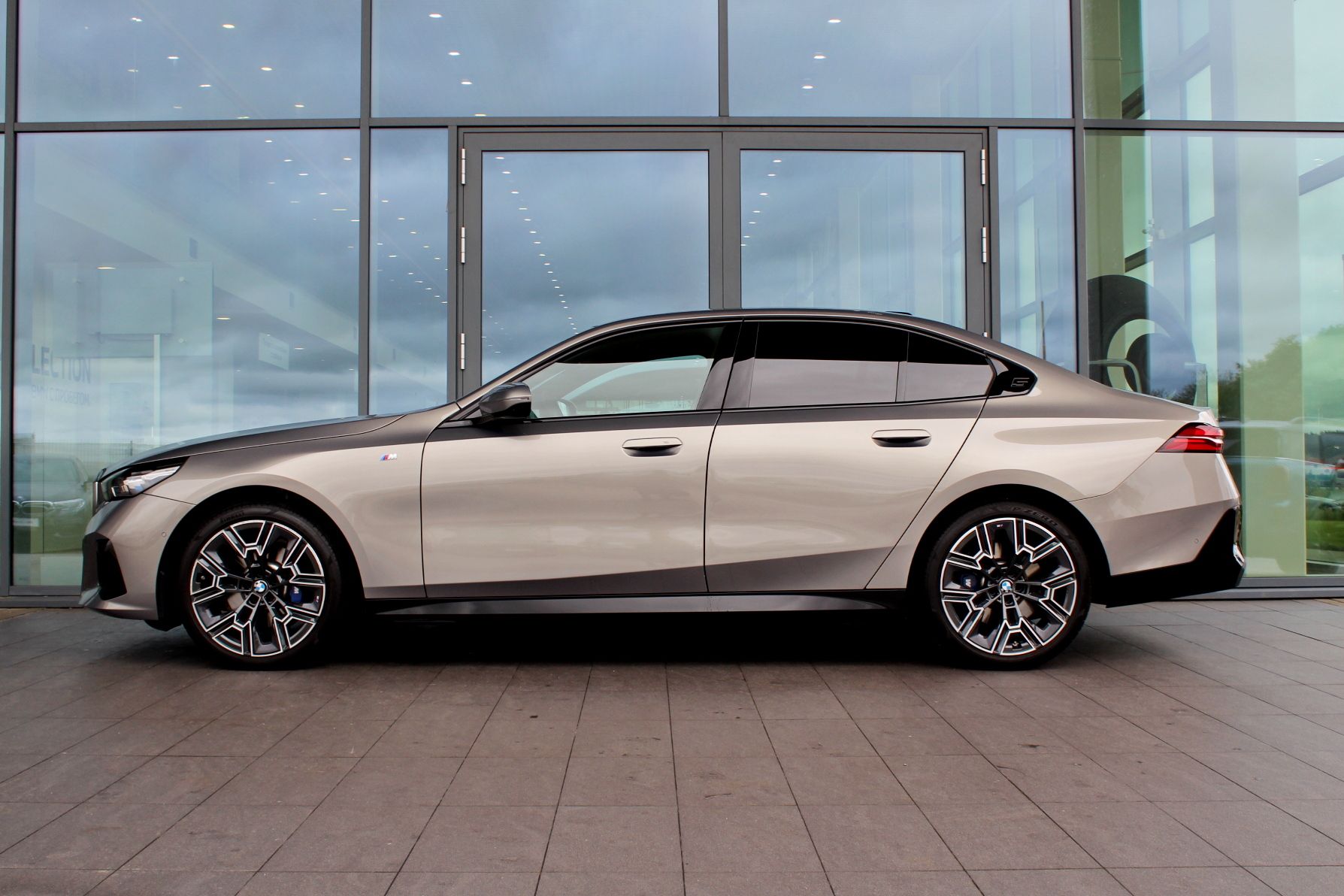 BMW 520d xDrive фото 2