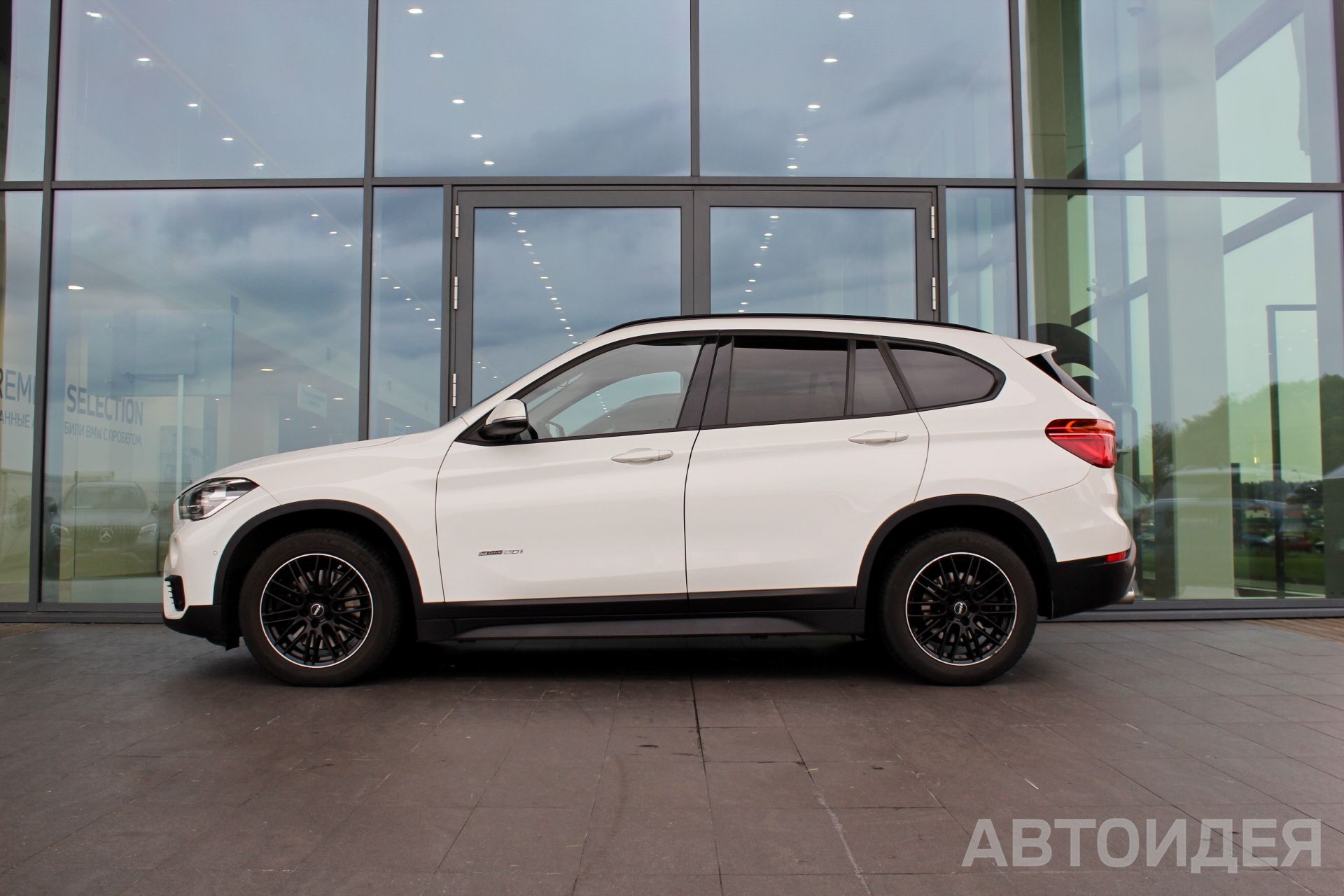 BMW X1 sDrive20i фото 2
