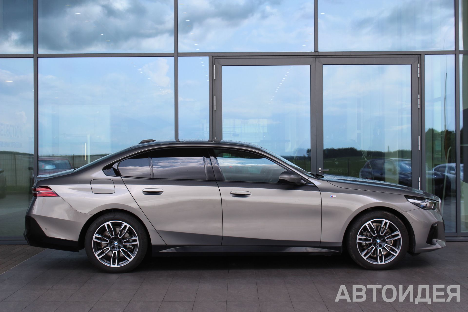 BMW 520d xDrive Sedan фото 2