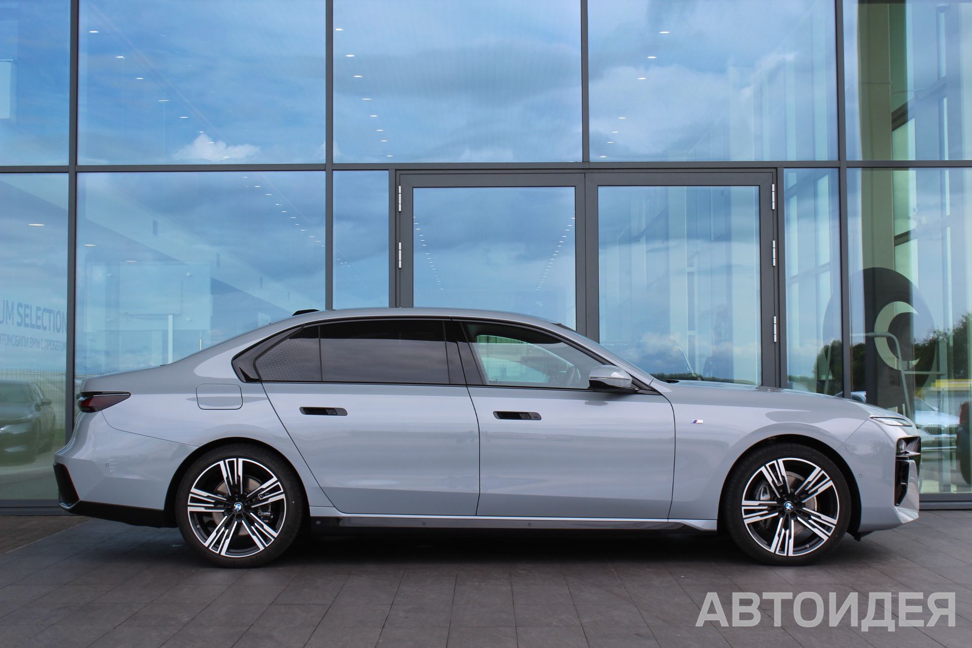 BMW 740d xDrive Sedan фото 2