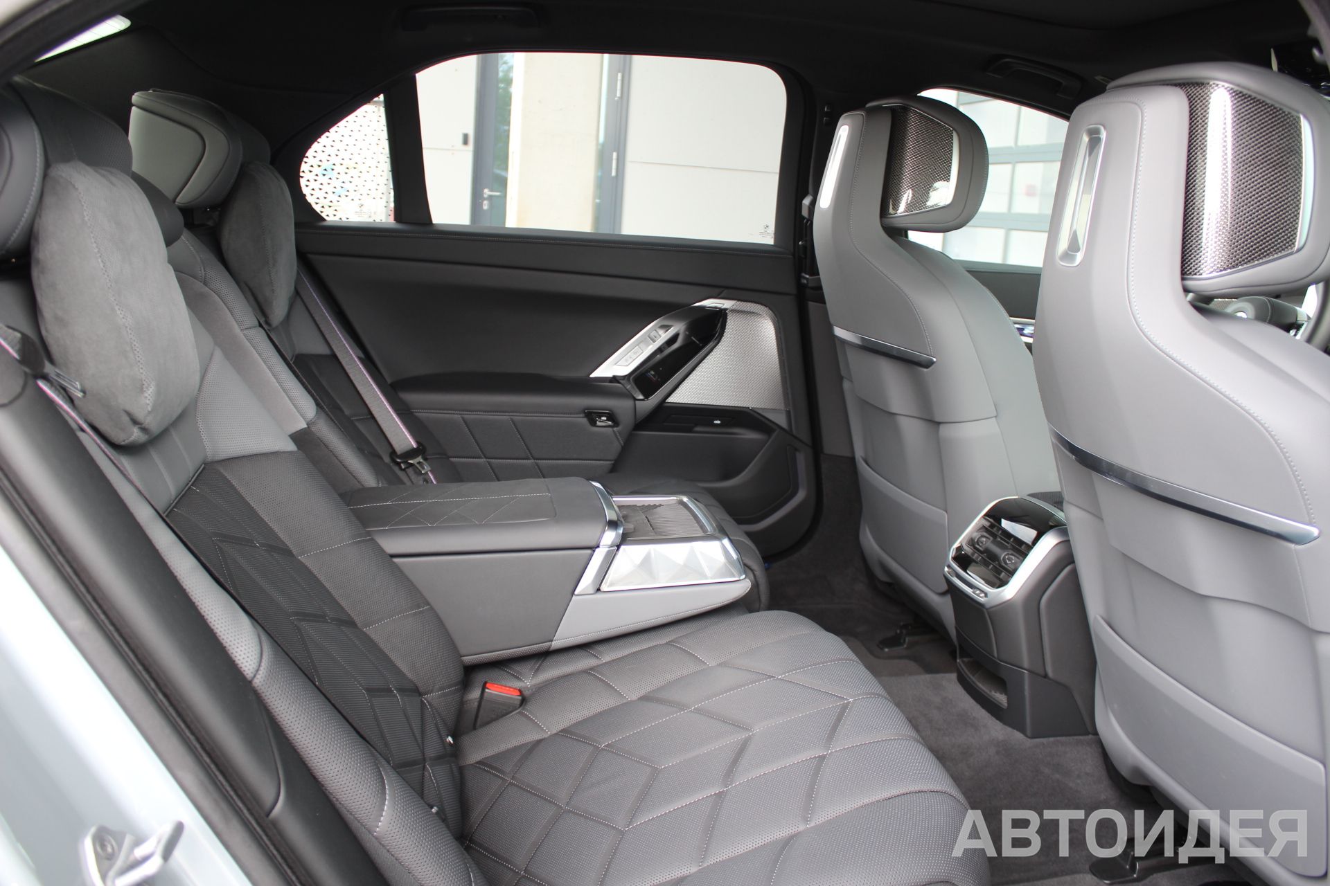 BMW 740d xDrive Sedan фото 8