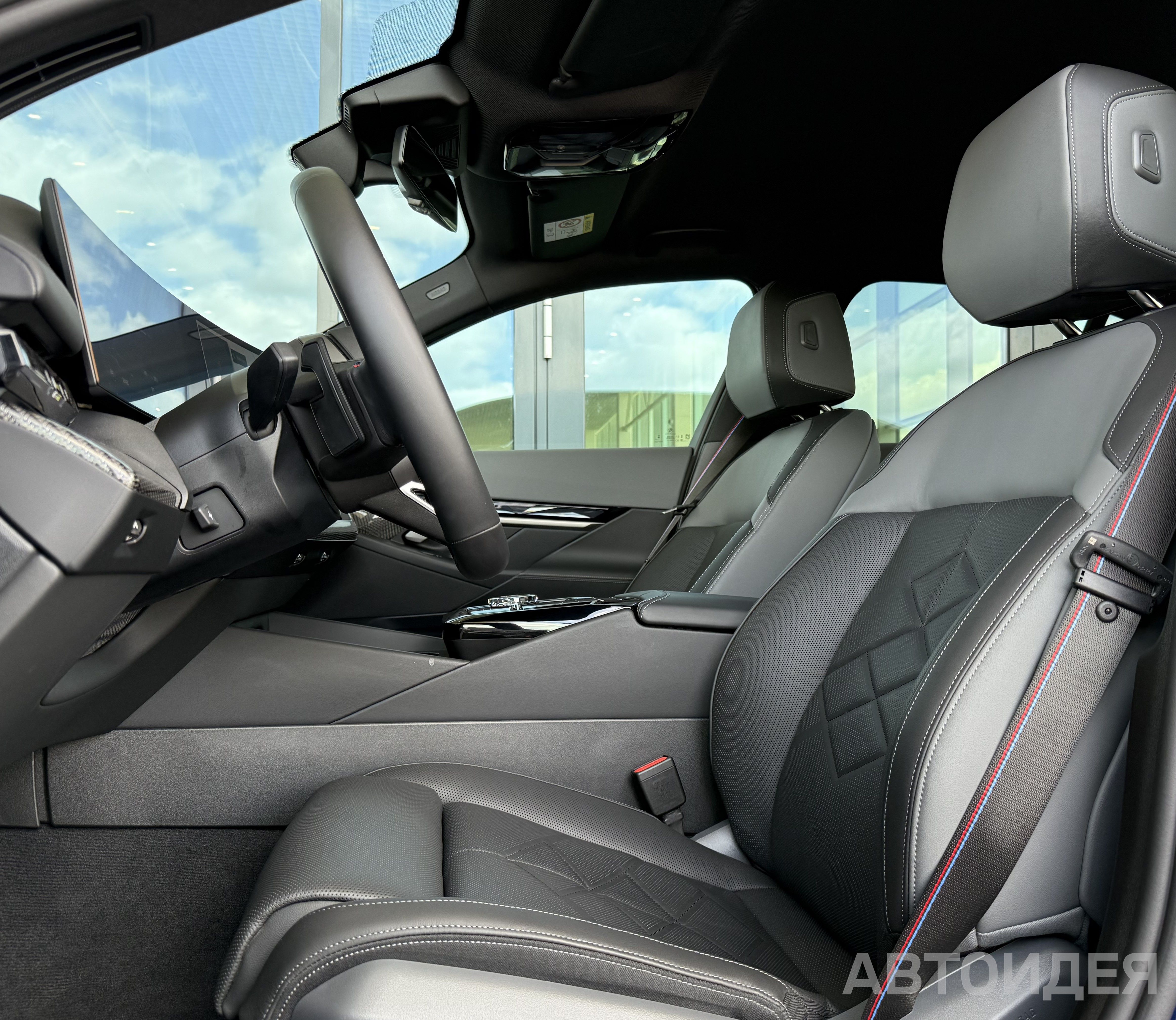 BMW i5 M60 xDrive Sedan фото 8