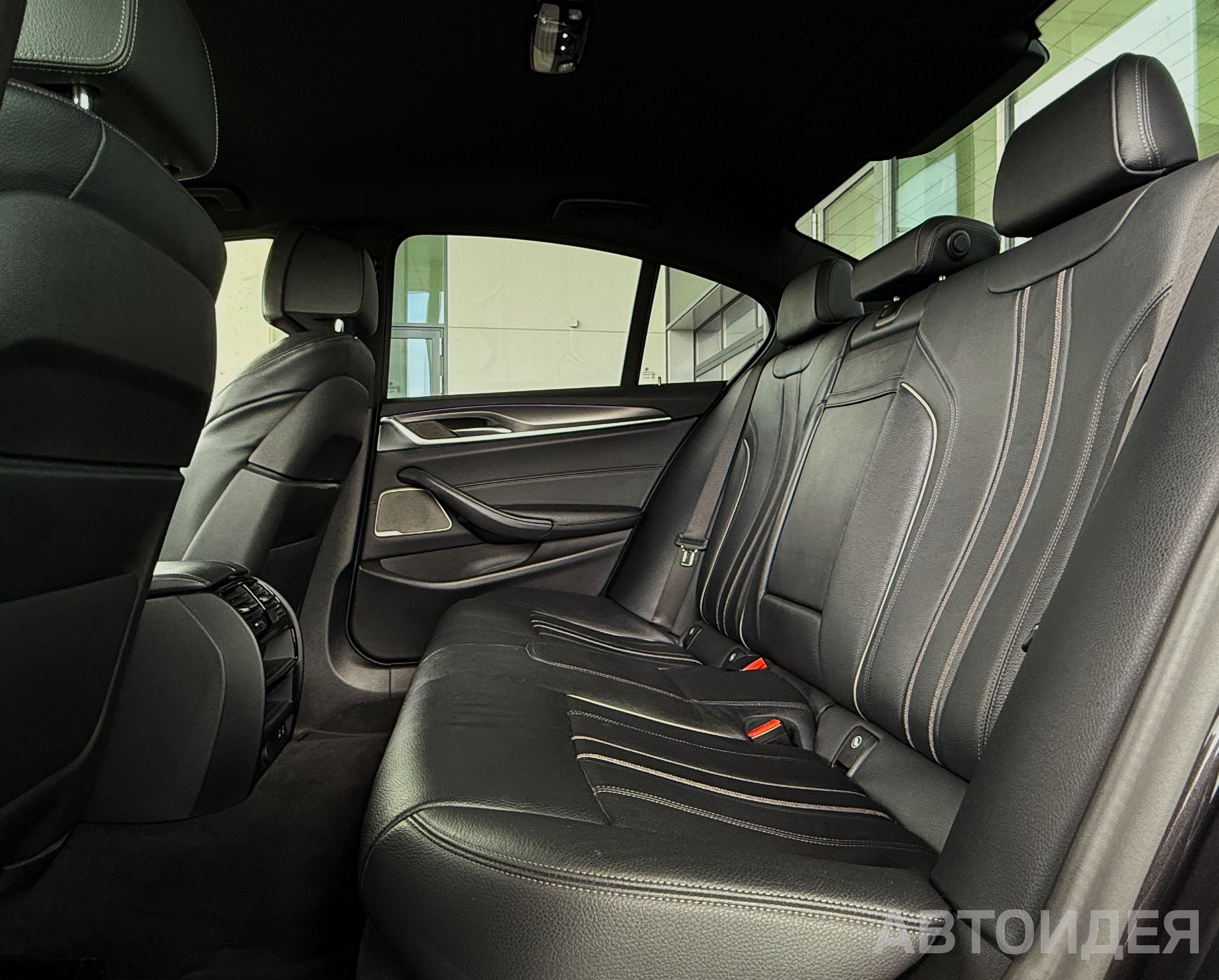 BMW 530i xDrive Sedan фото 14