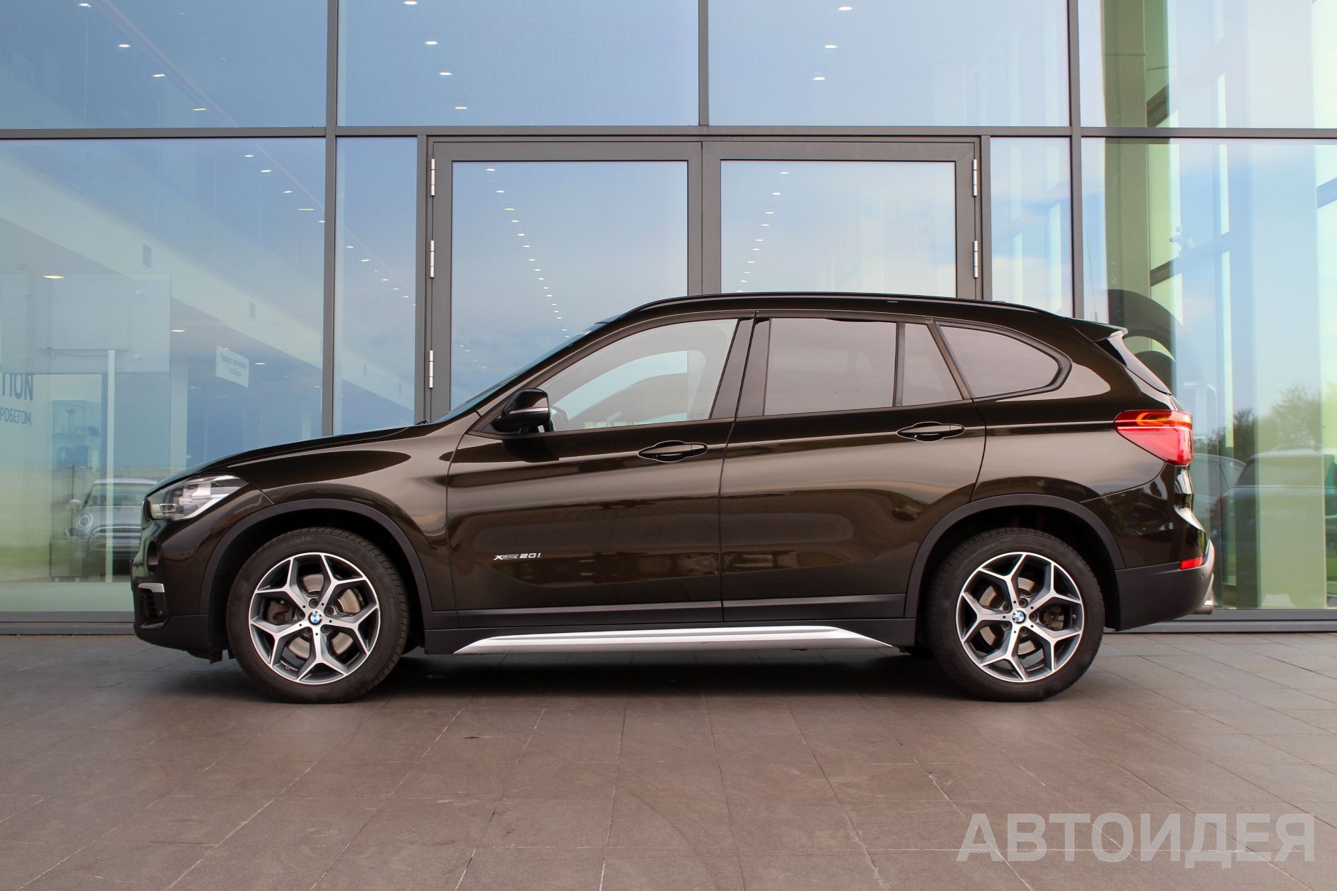 BMW X1 xDrive20i фото 2