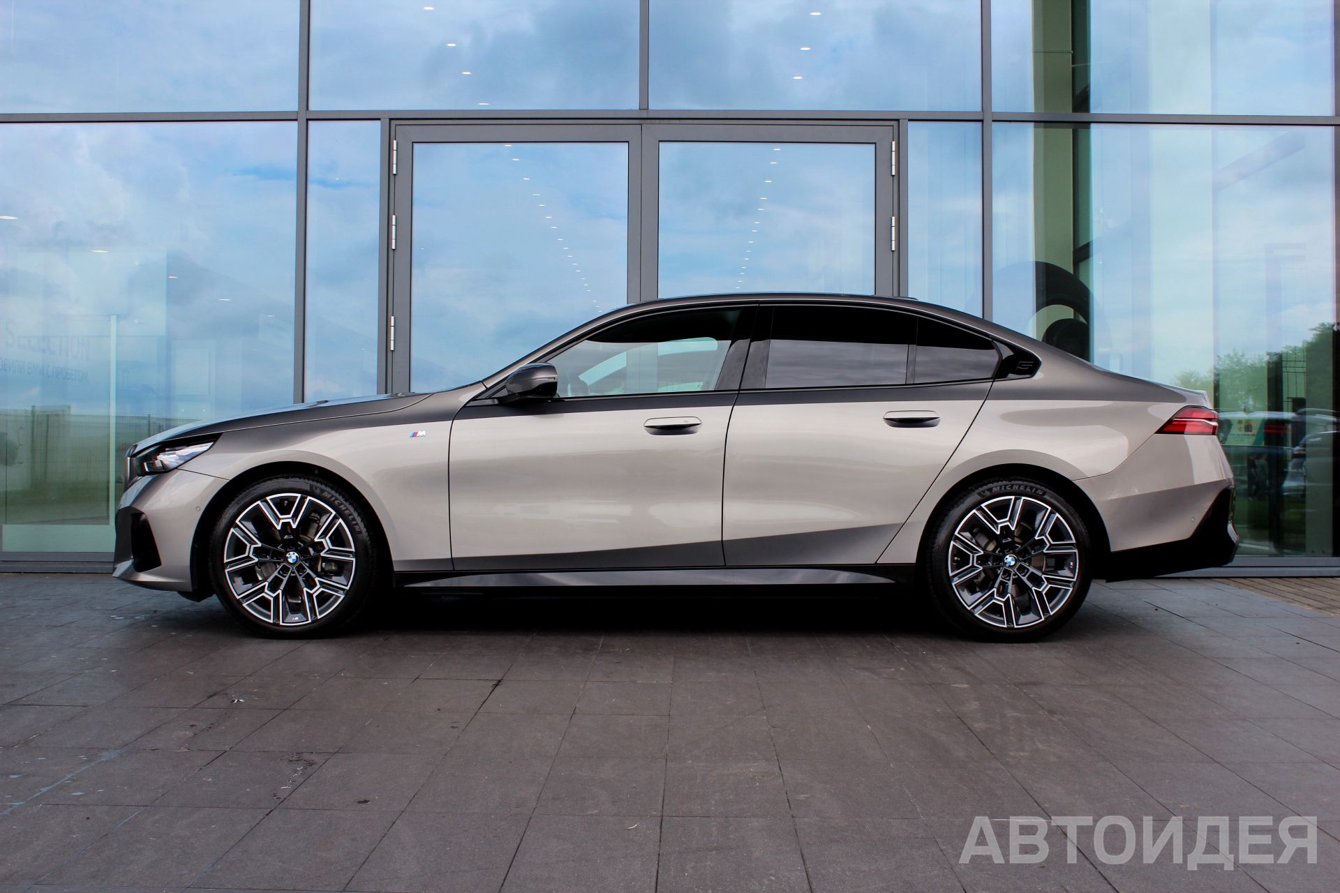 BMW 520d xDrive Sedan фото 2