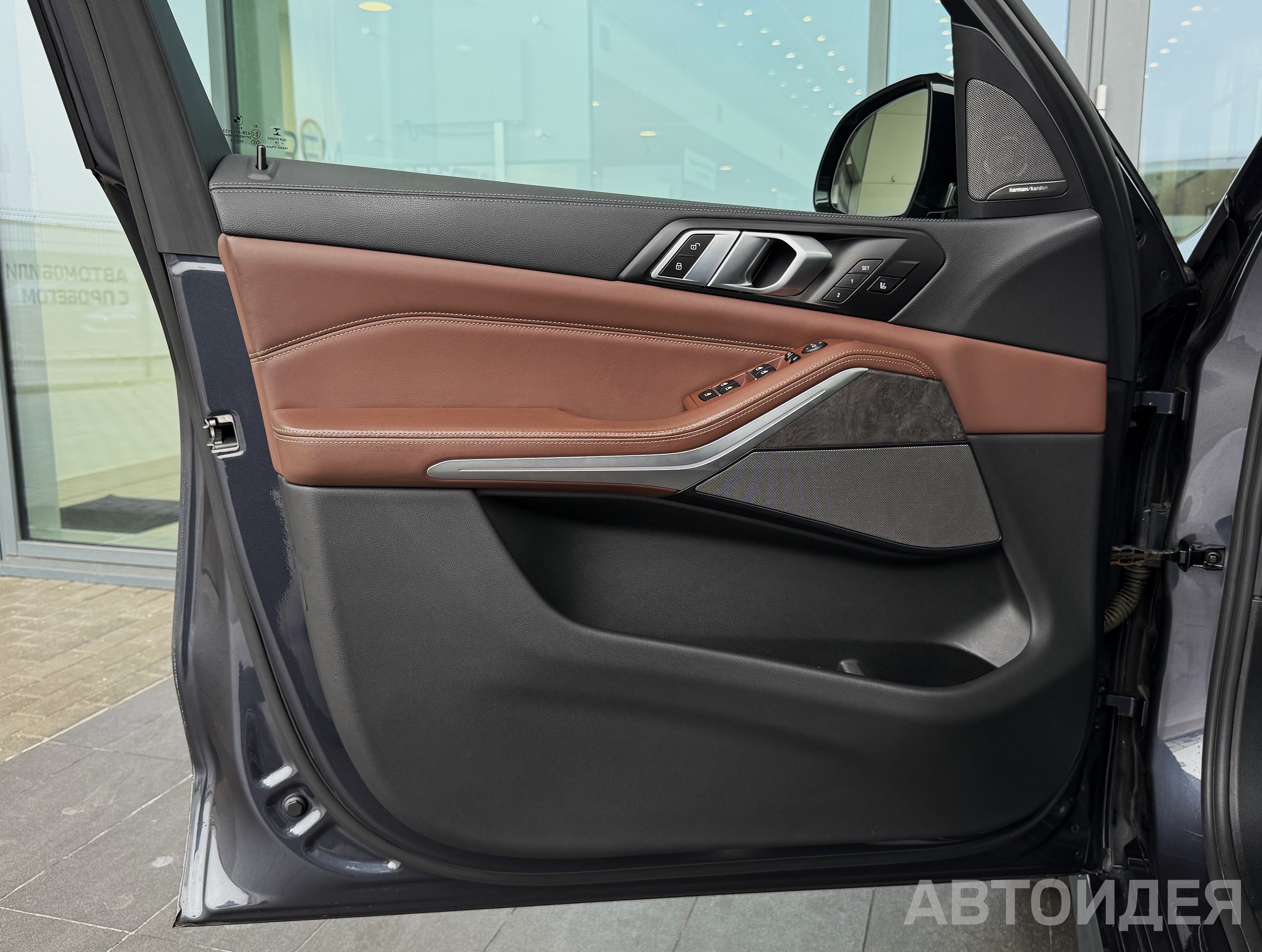 BMW X5 M50d фото 10