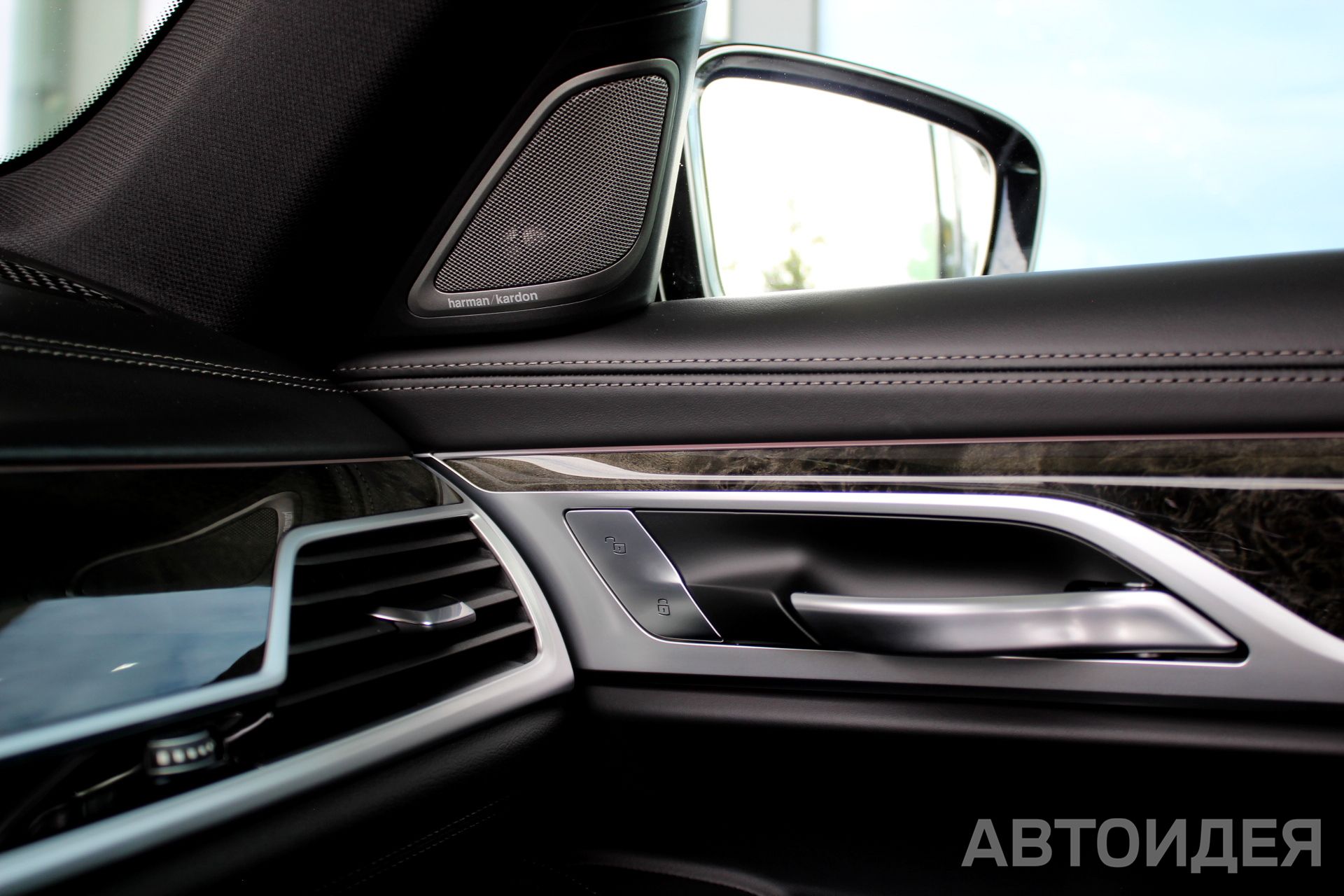 BMW 740d xDrive Sedan фото 24