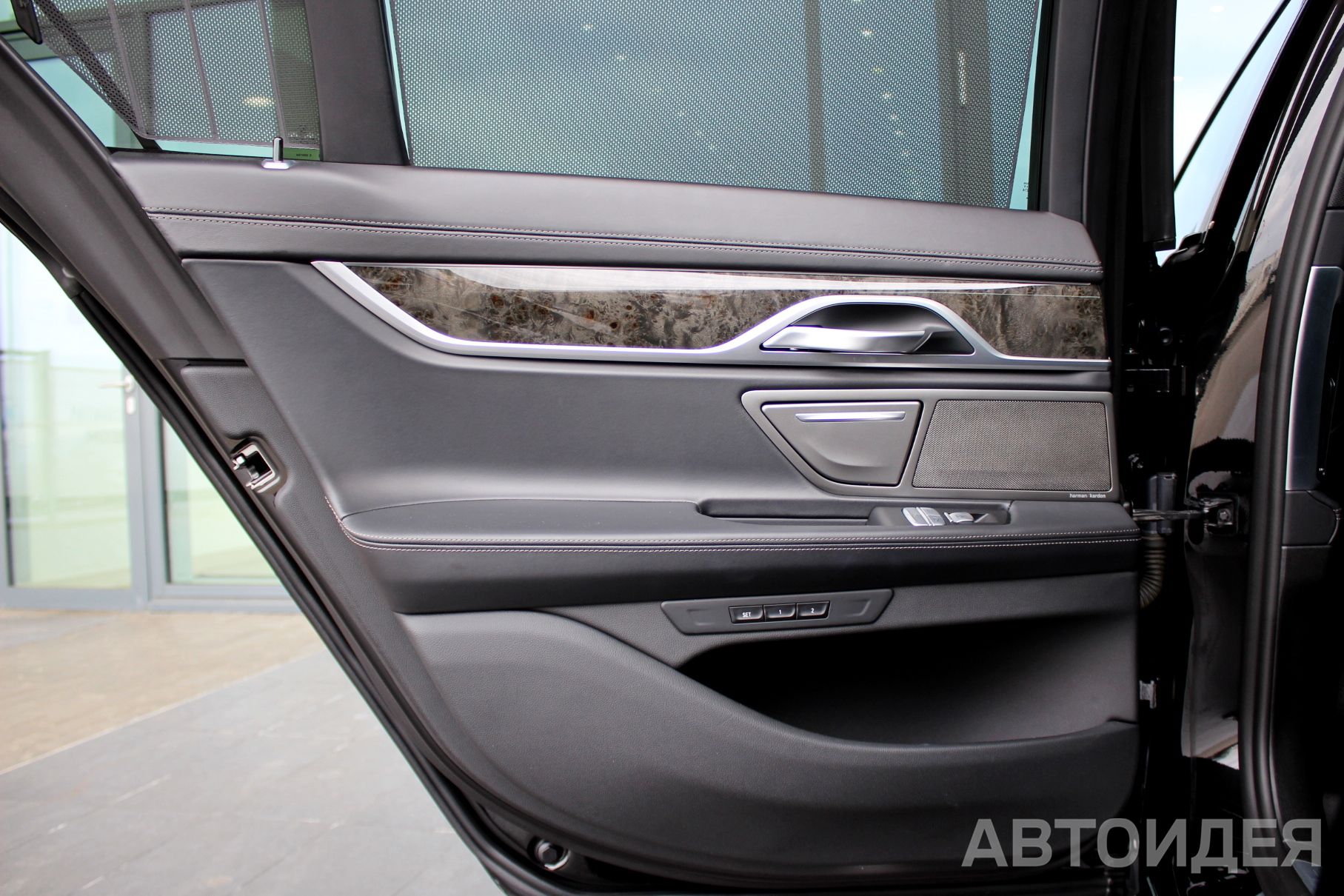 BMW 740d xDrive Sedan фото 25