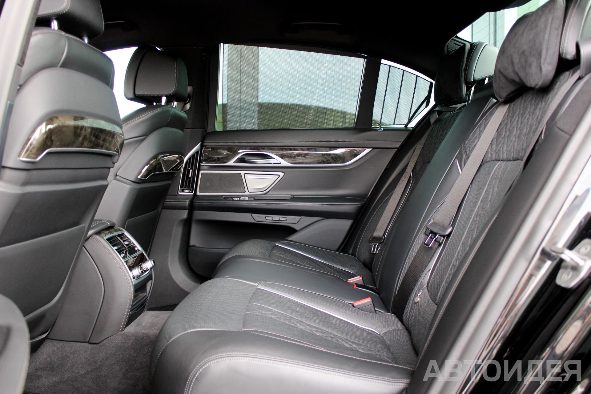BMW 740d xDrive Sedan фото 26