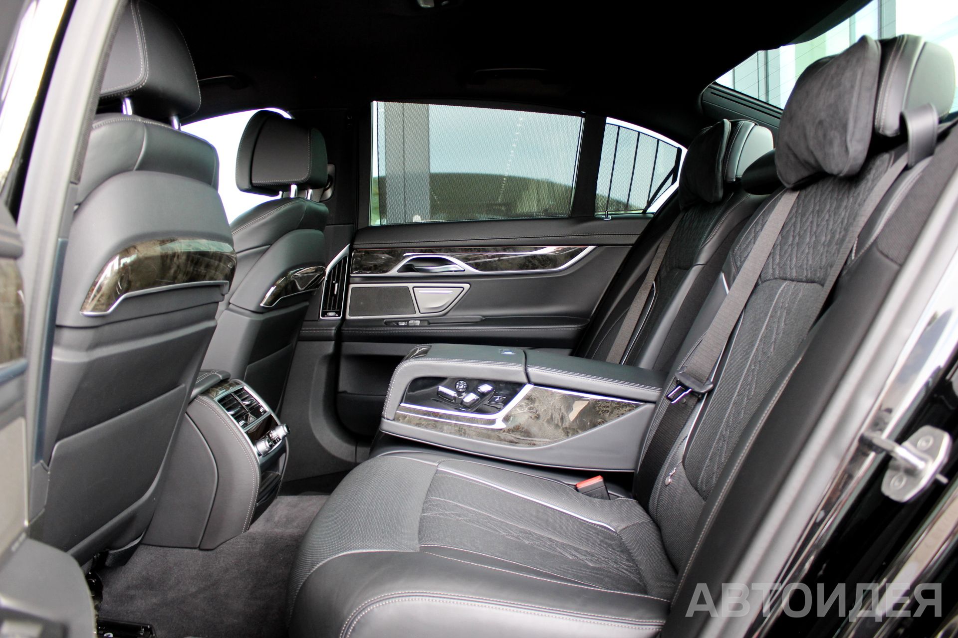 BMW 740d xDrive Sedan фото 27