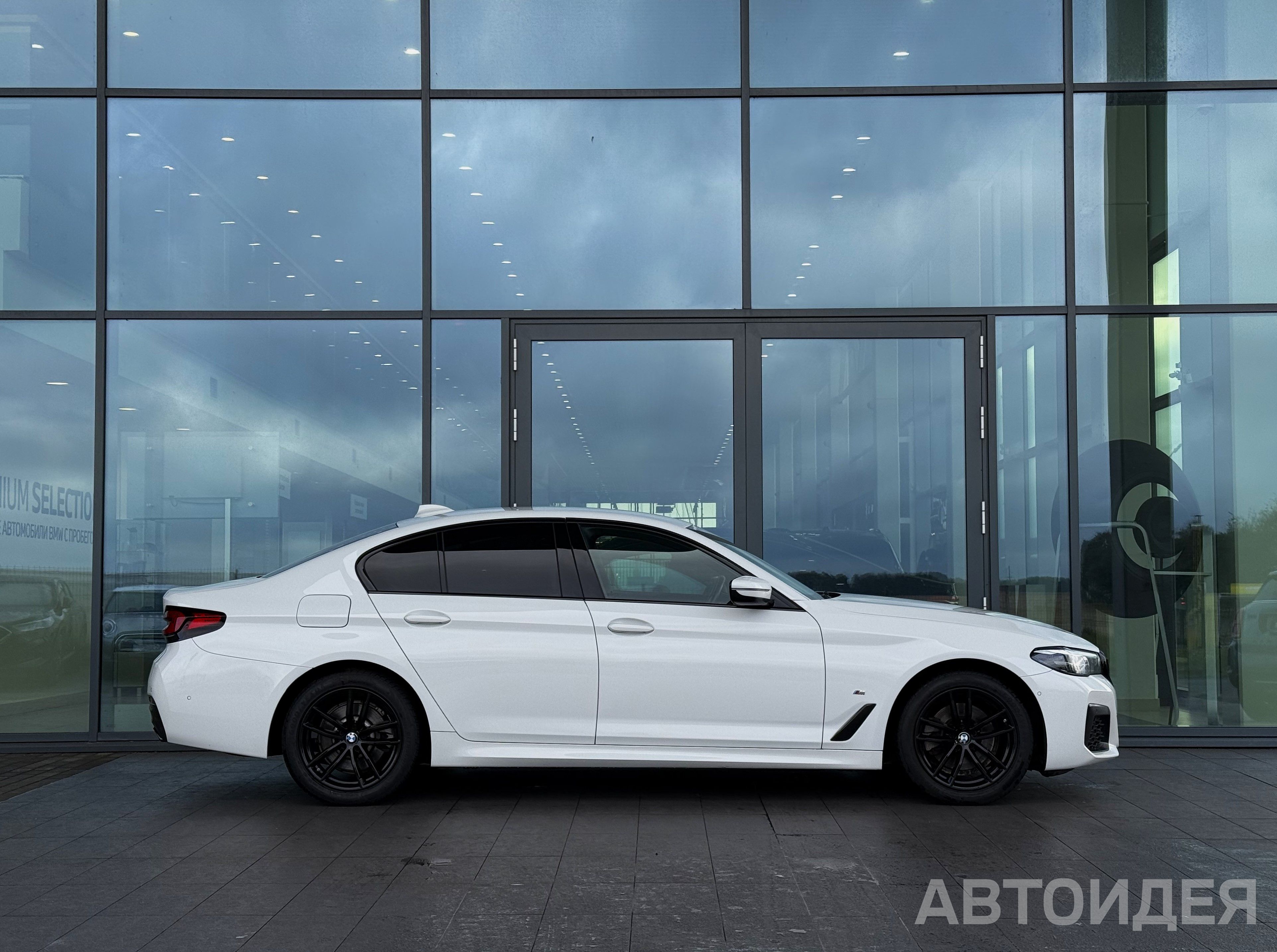 BMW 520i Sedan фото 2