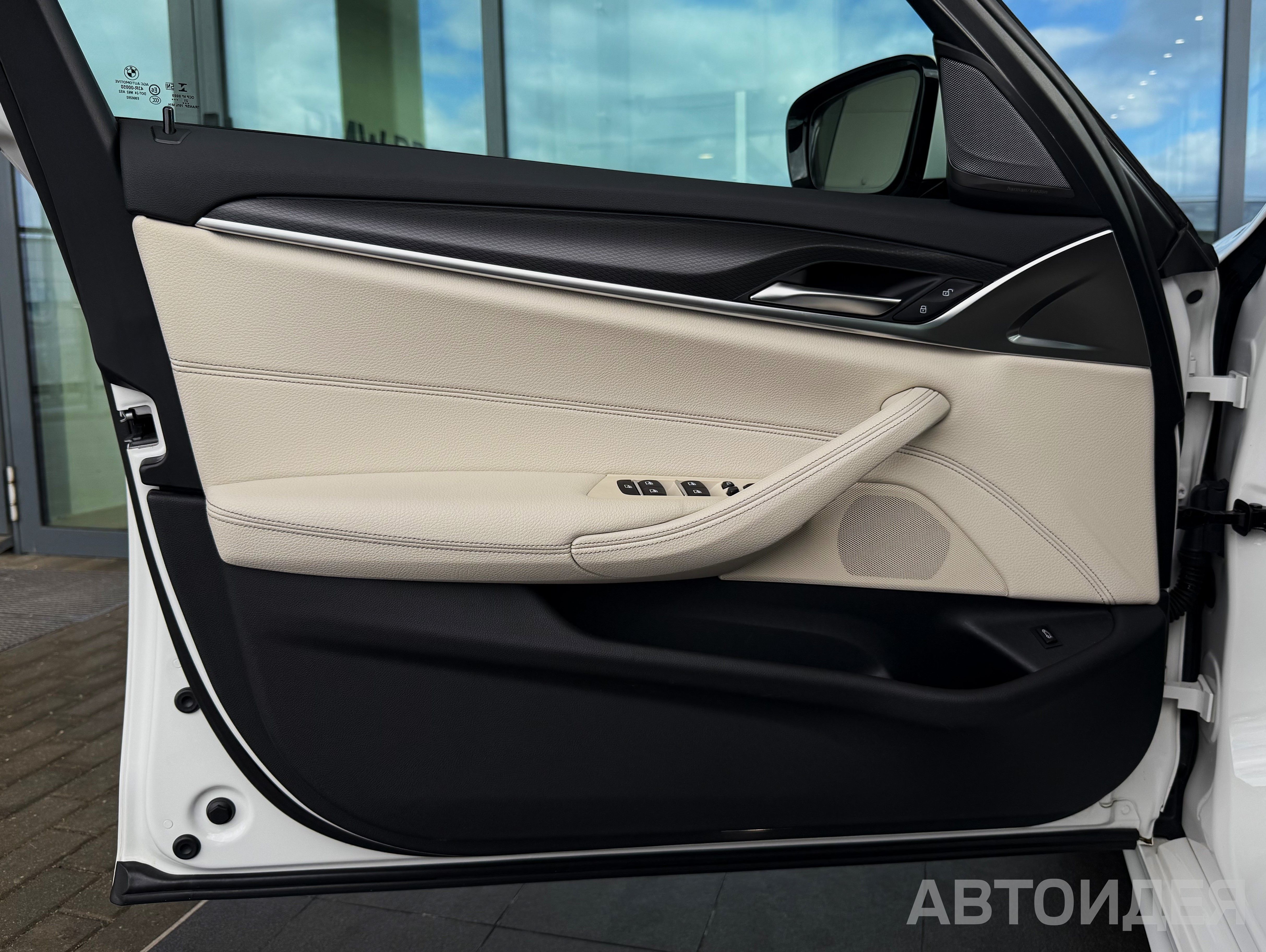 BMW 520i Sedan фото 10