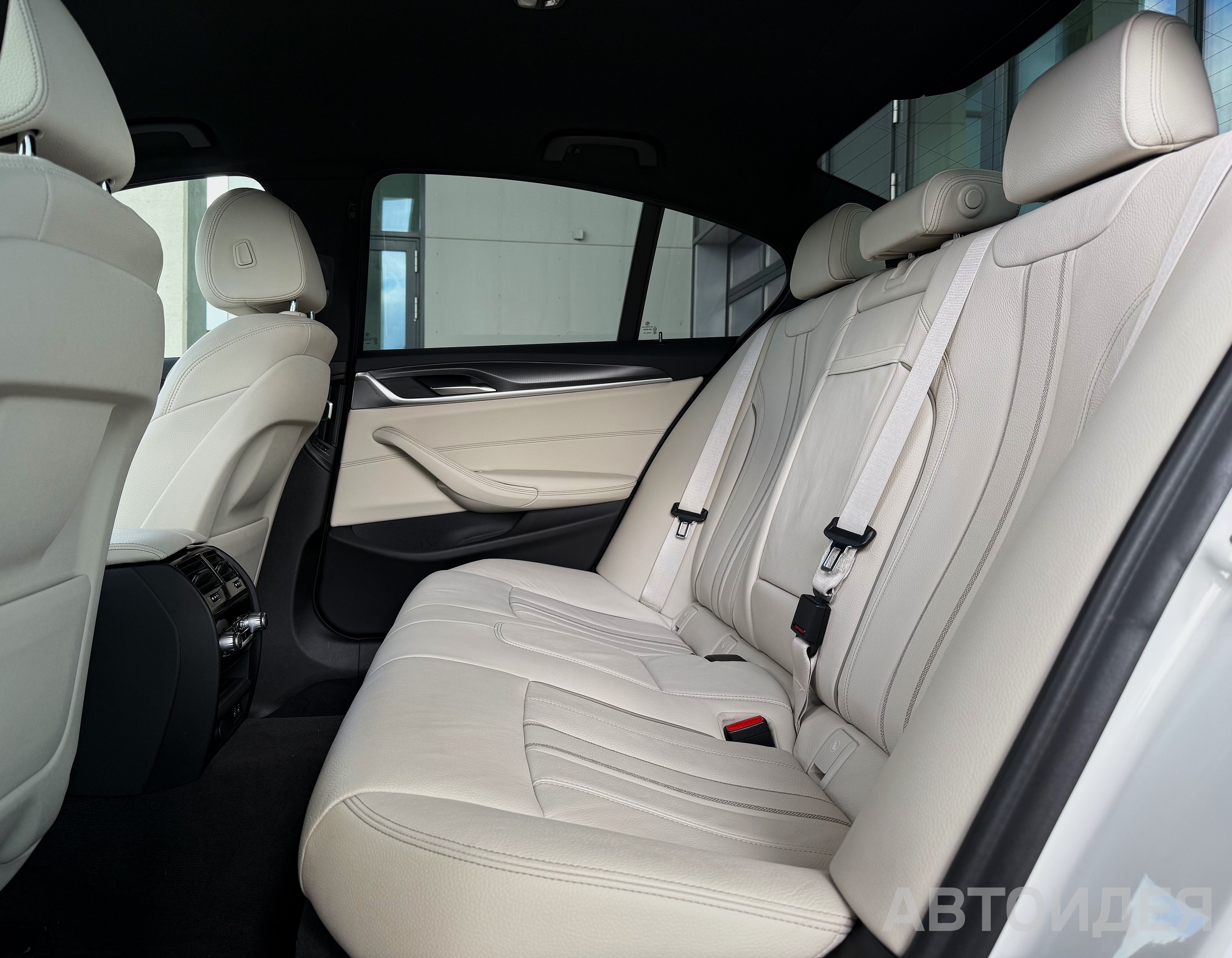 BMW 520i Sedan фото 14