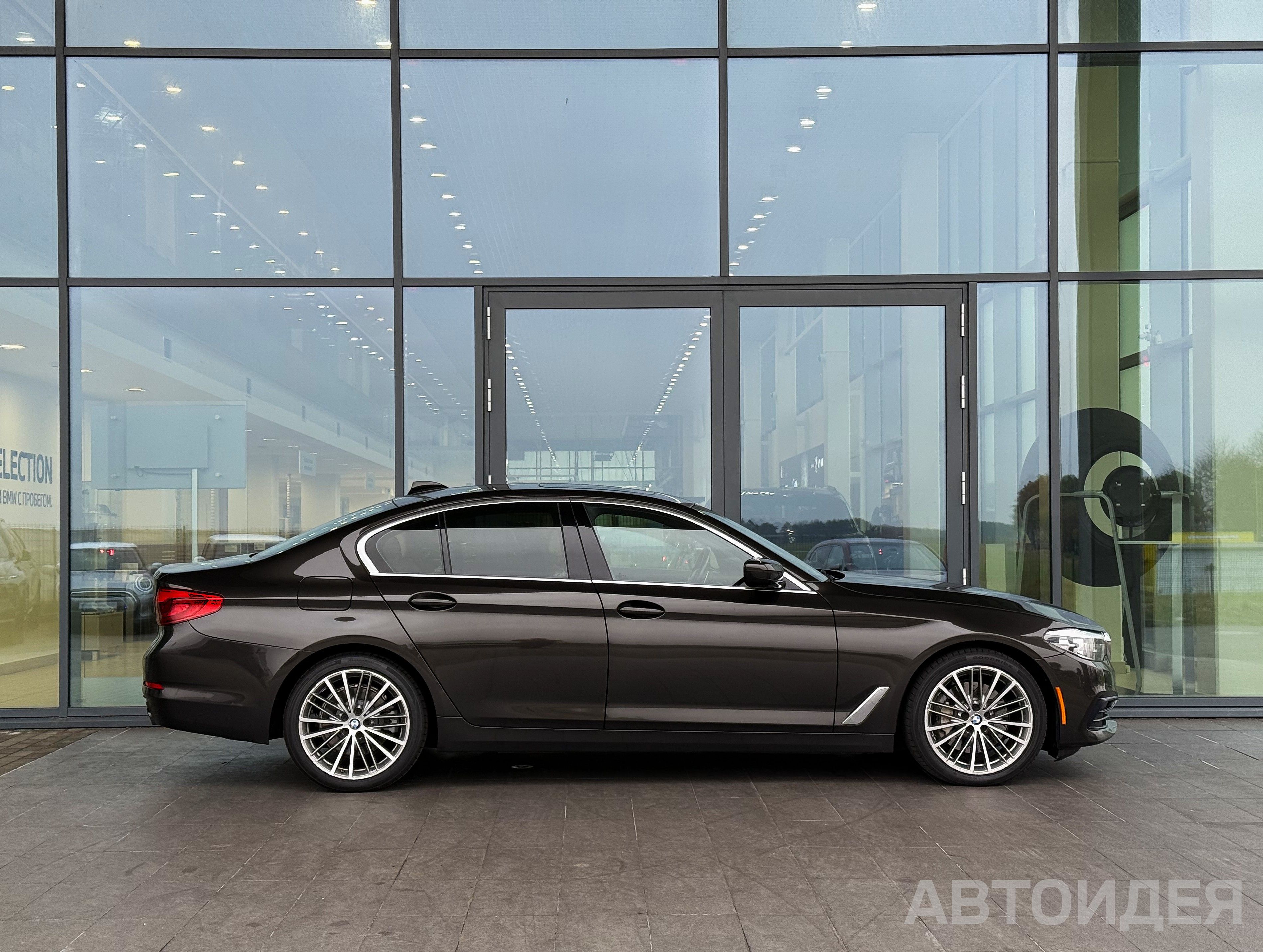 BMW 530i xDrive Sedan фото 2