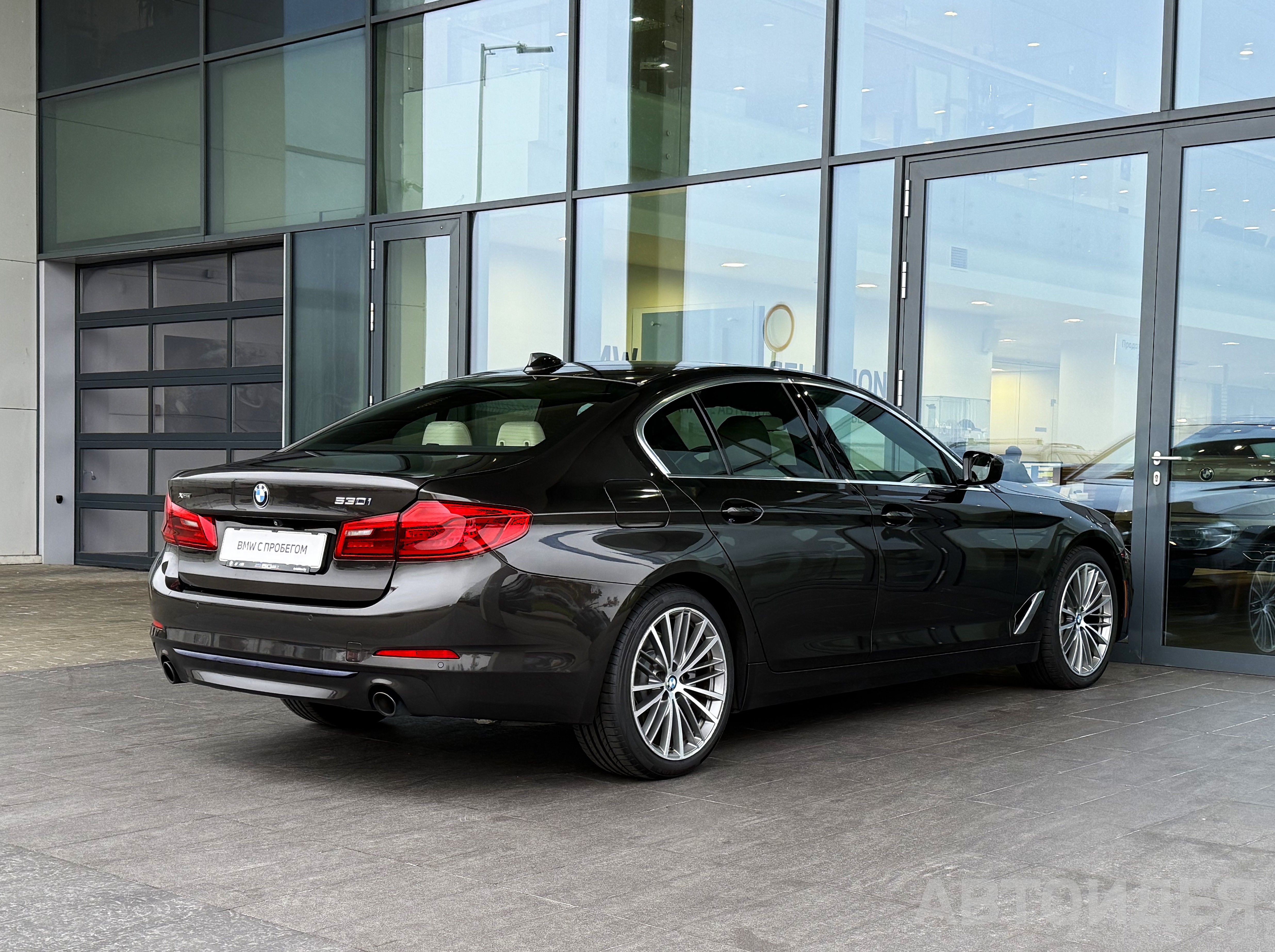 BMW 530i xDrive Sedan фото 3
