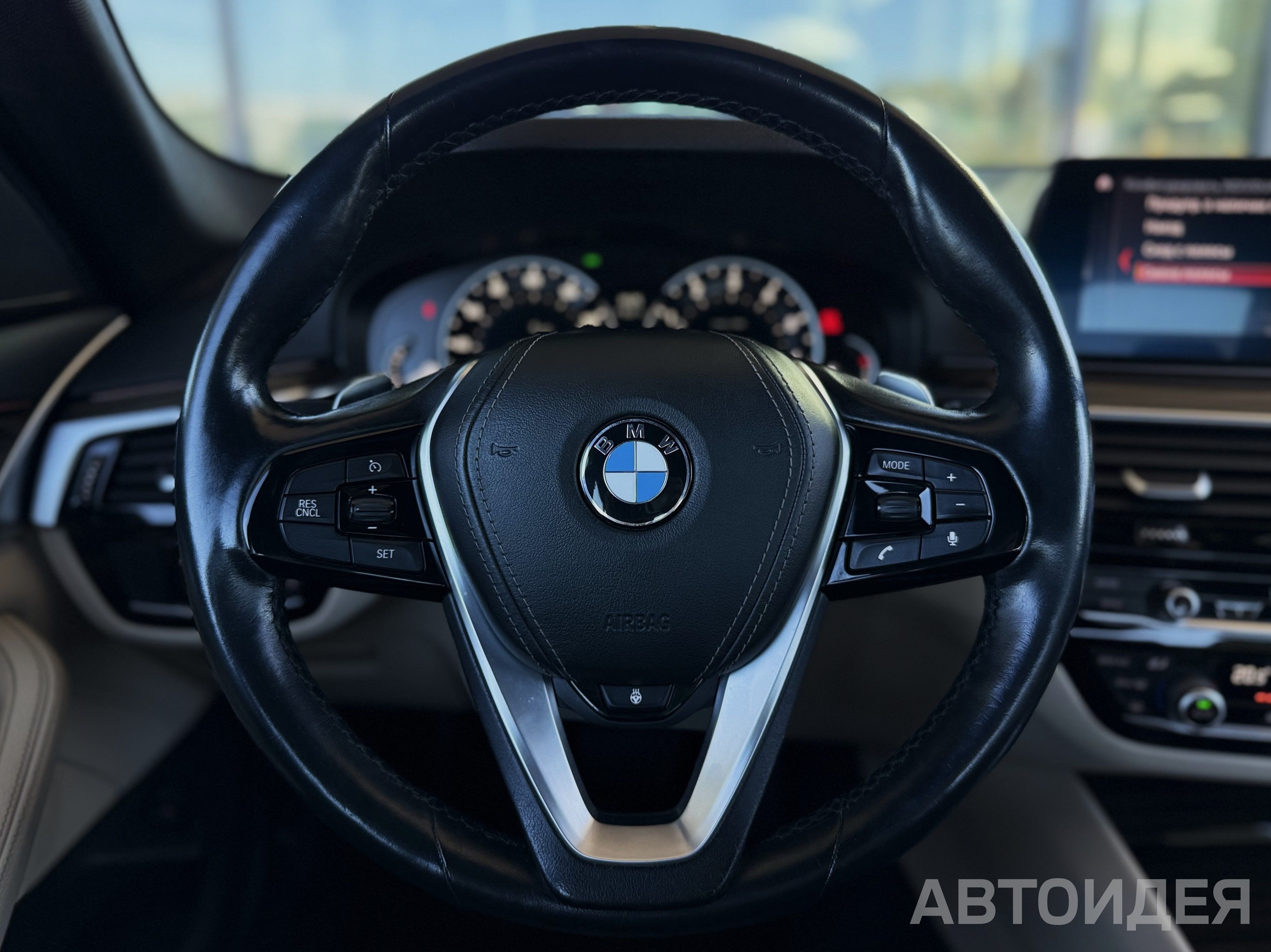 BMW 530i xDrive Sedan фото 8