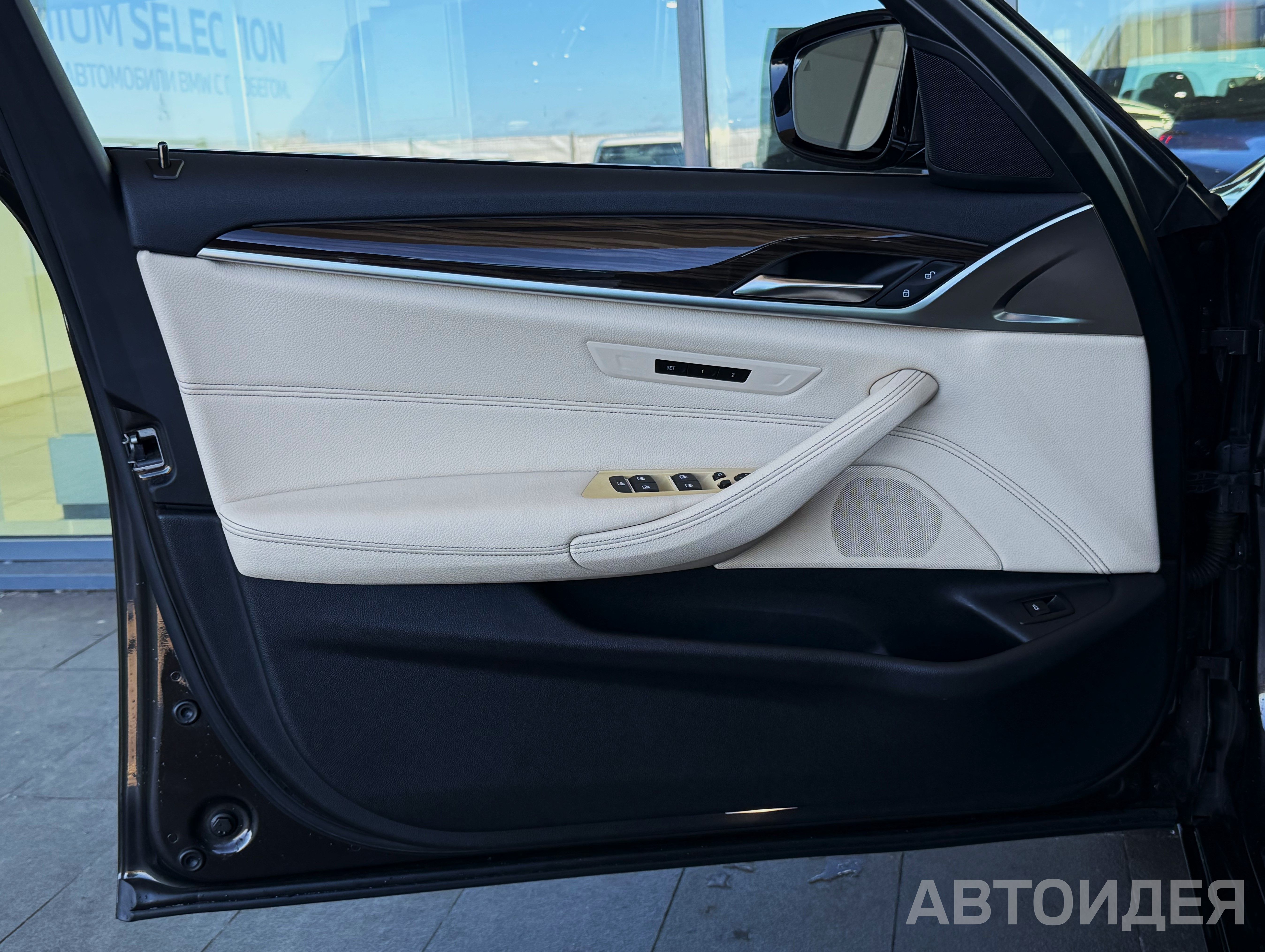 BMW 530i xDrive Sedan фото 10