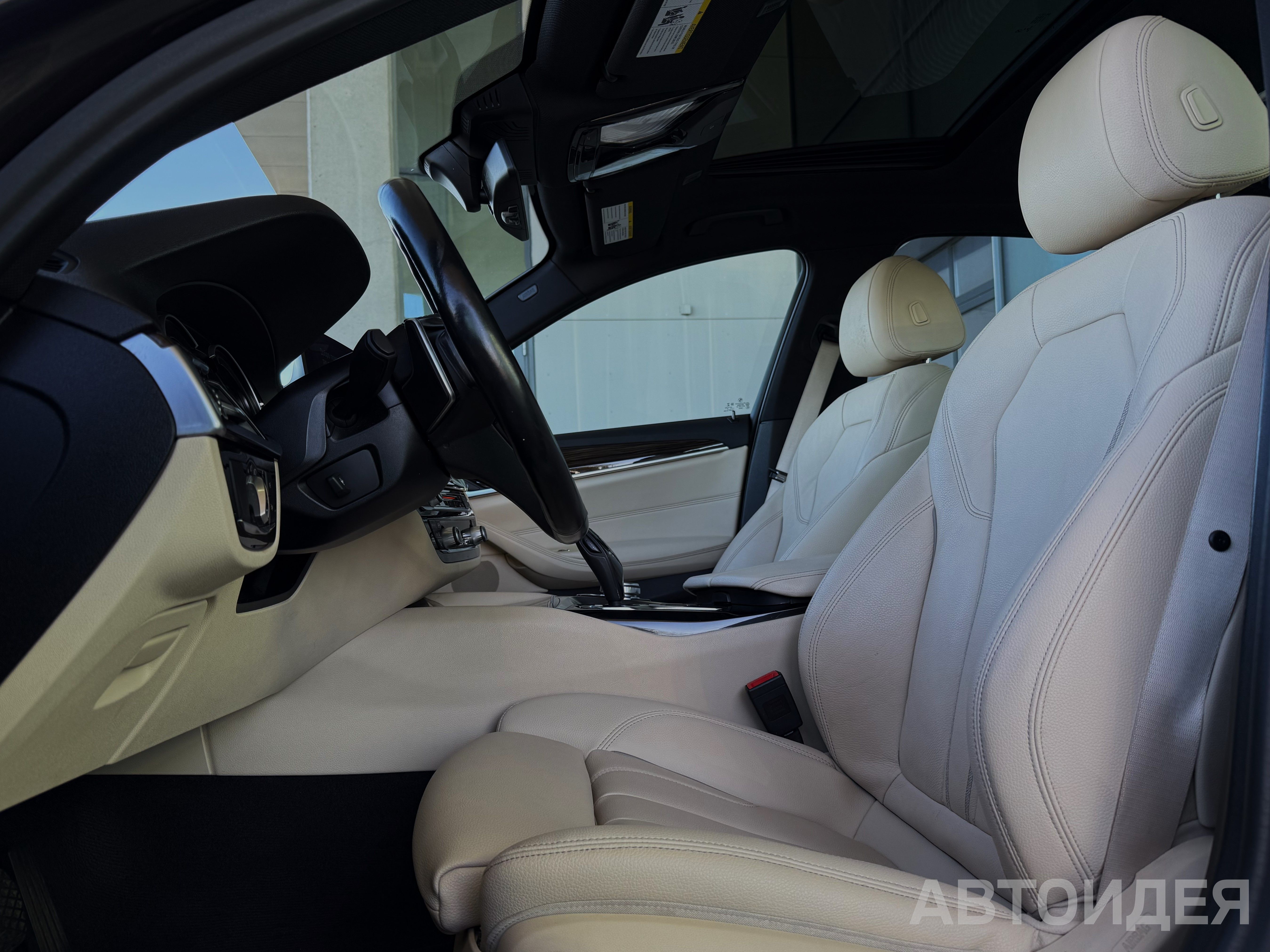 BMW 530i xDrive Sedan фото 11