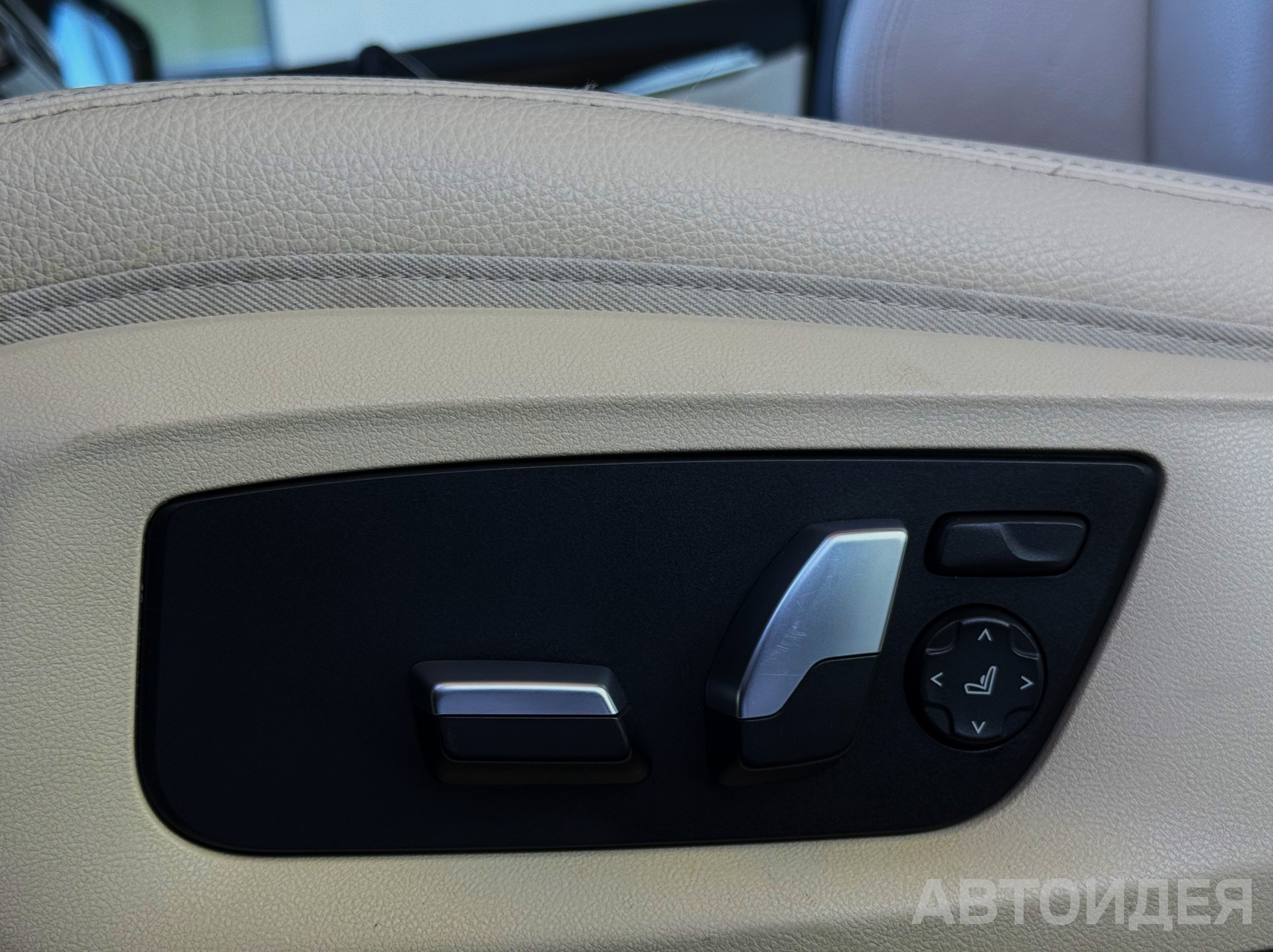 BMW 530i xDrive Sedan фото 12