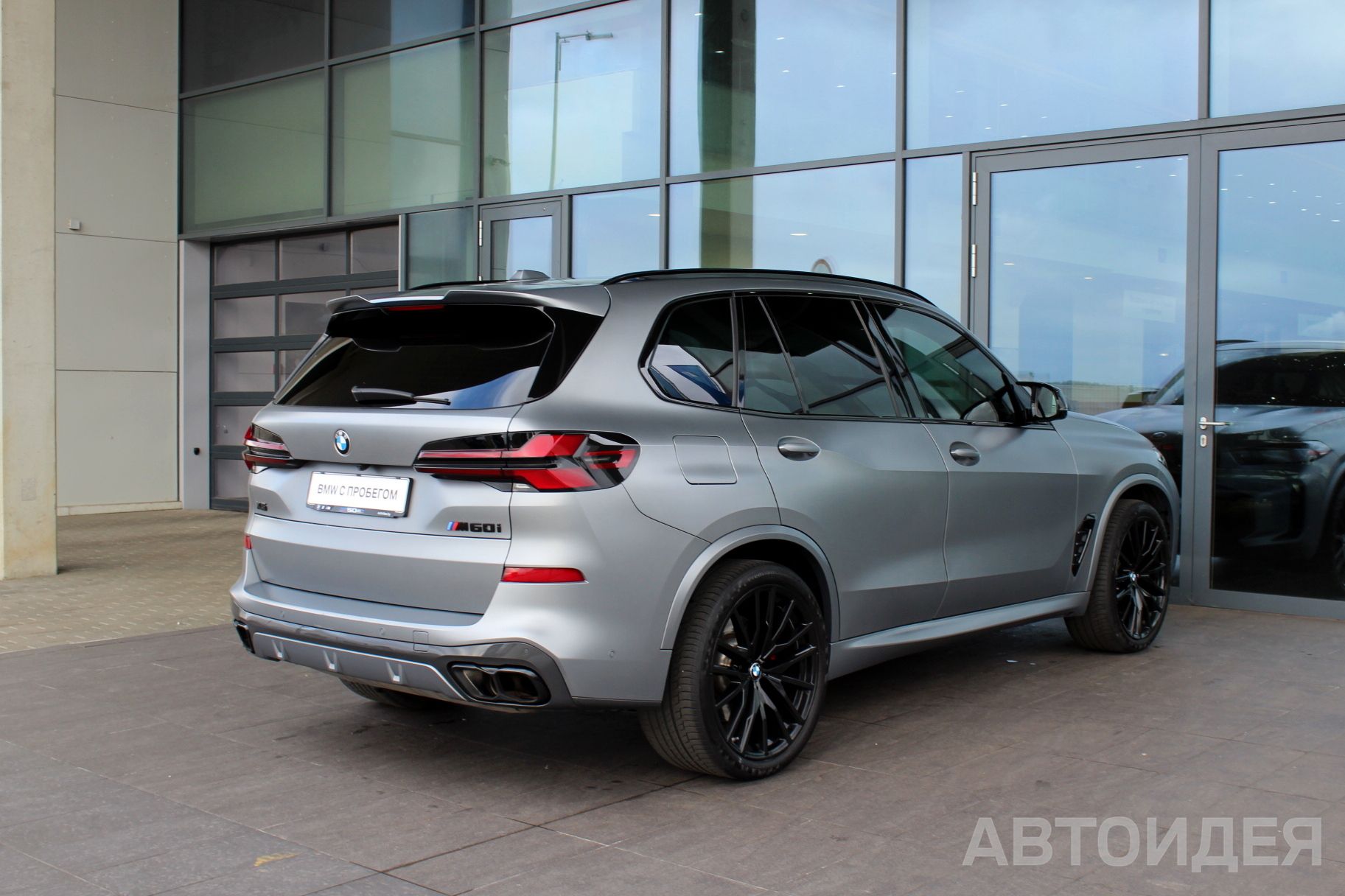 BMW X5 M60i фото 1