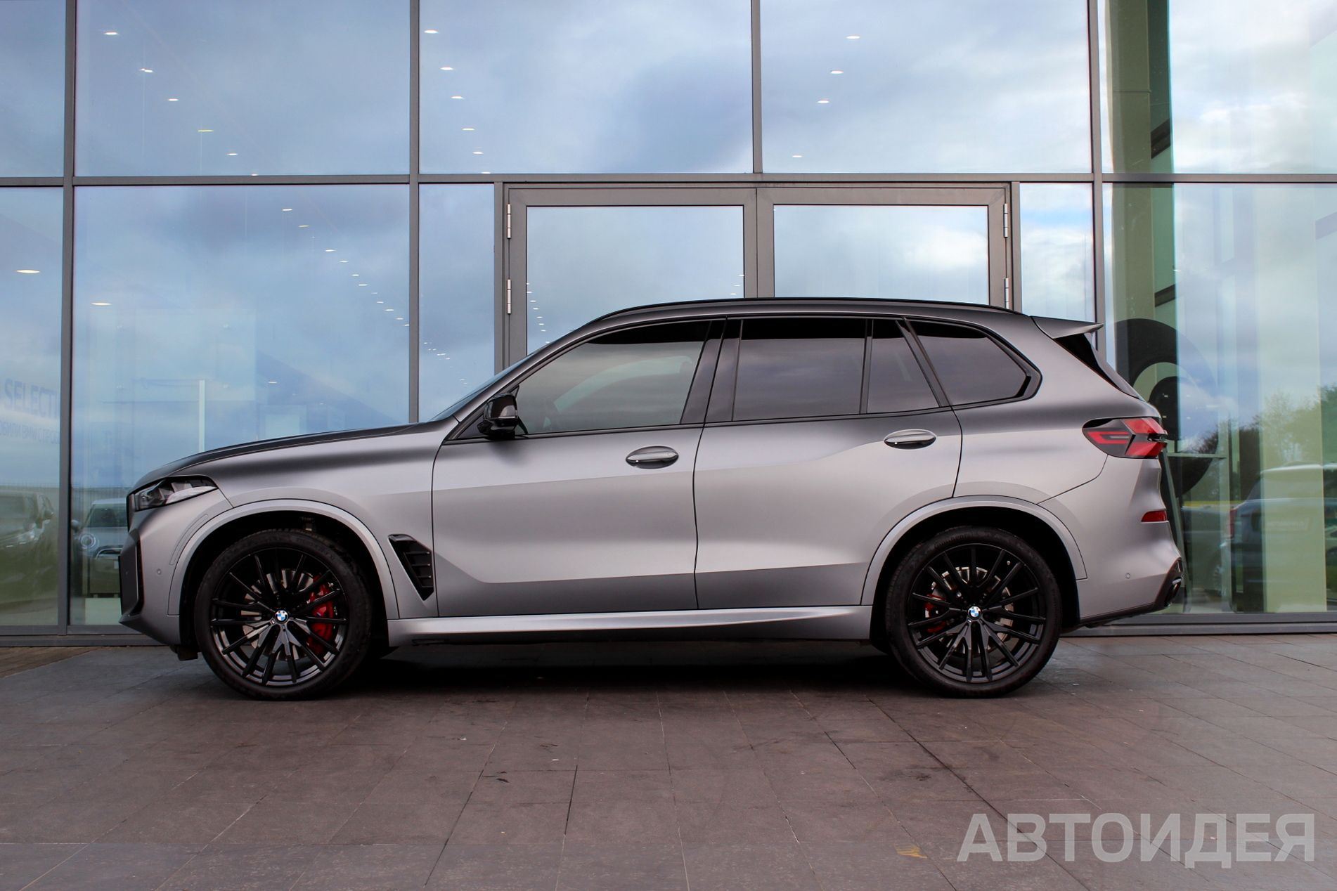 BMW X5 M60i фото 2