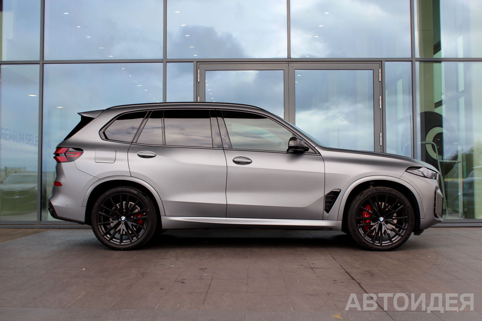 BMW X5 M60i фото 3