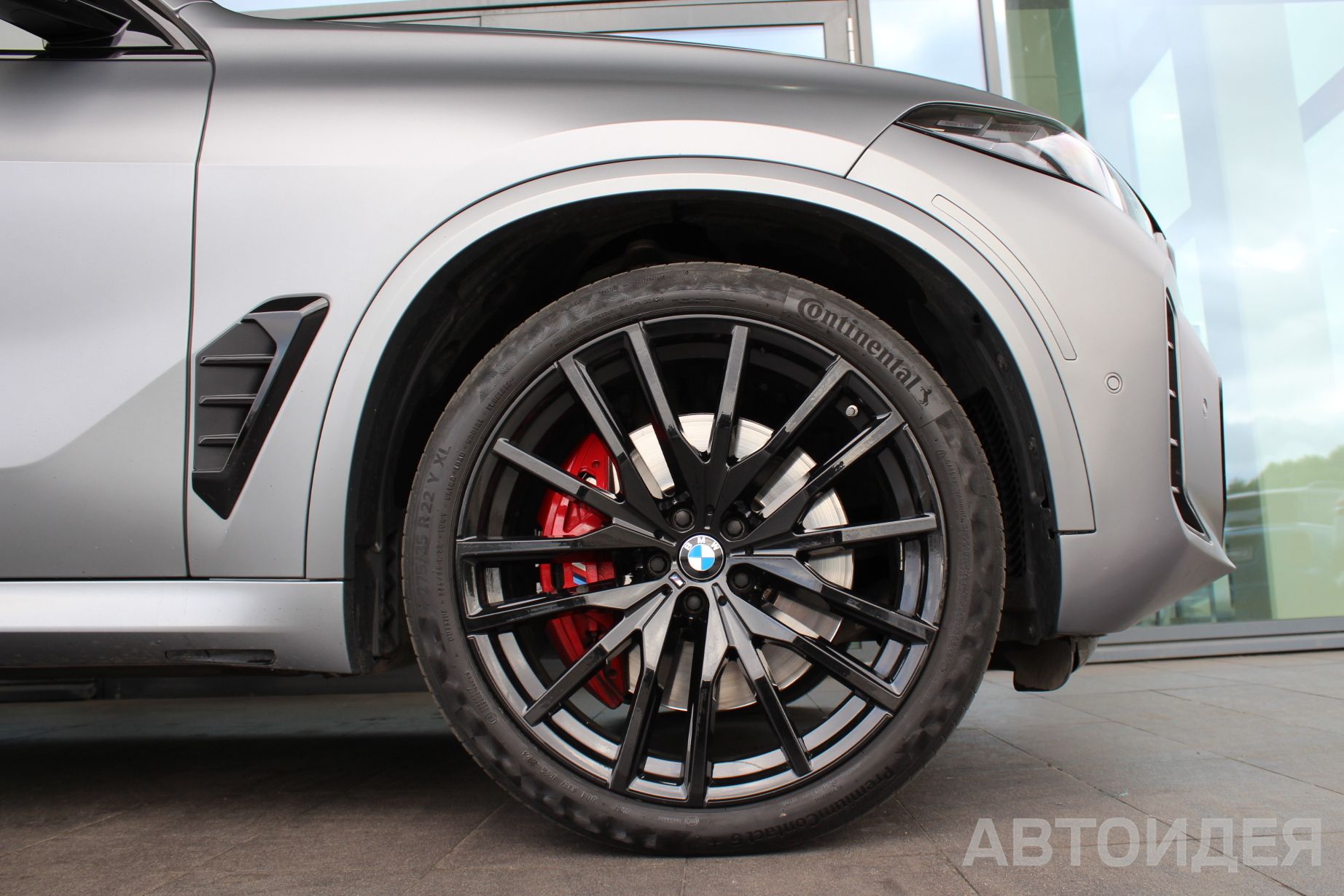 BMW X5 M60i фото 6