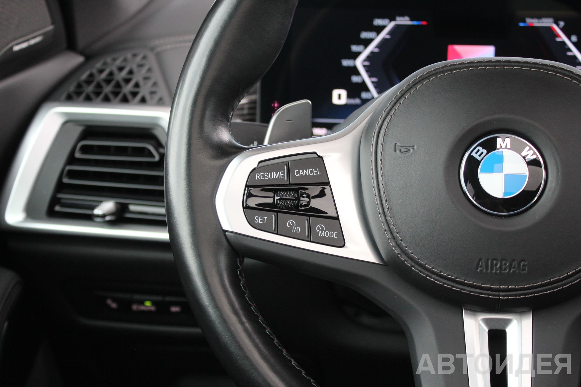 BMW X5 M60i фото 11