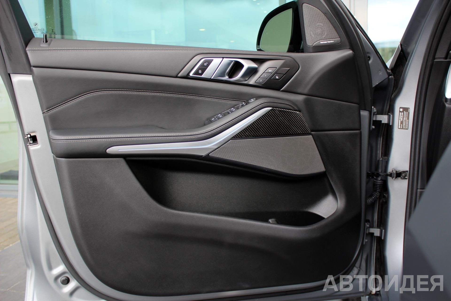 BMW X5 M60i фото 21