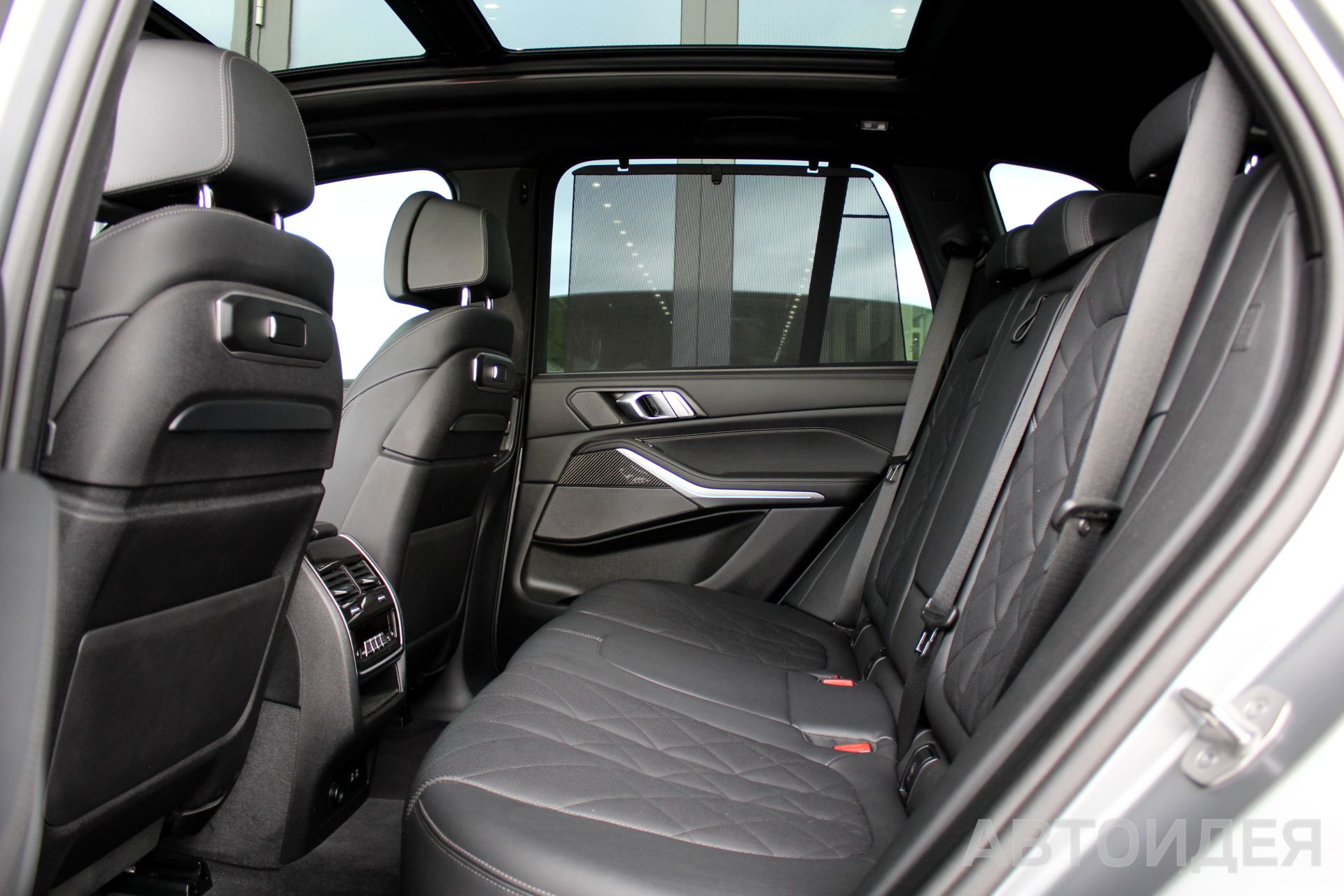 BMW X5 M60i фото 25