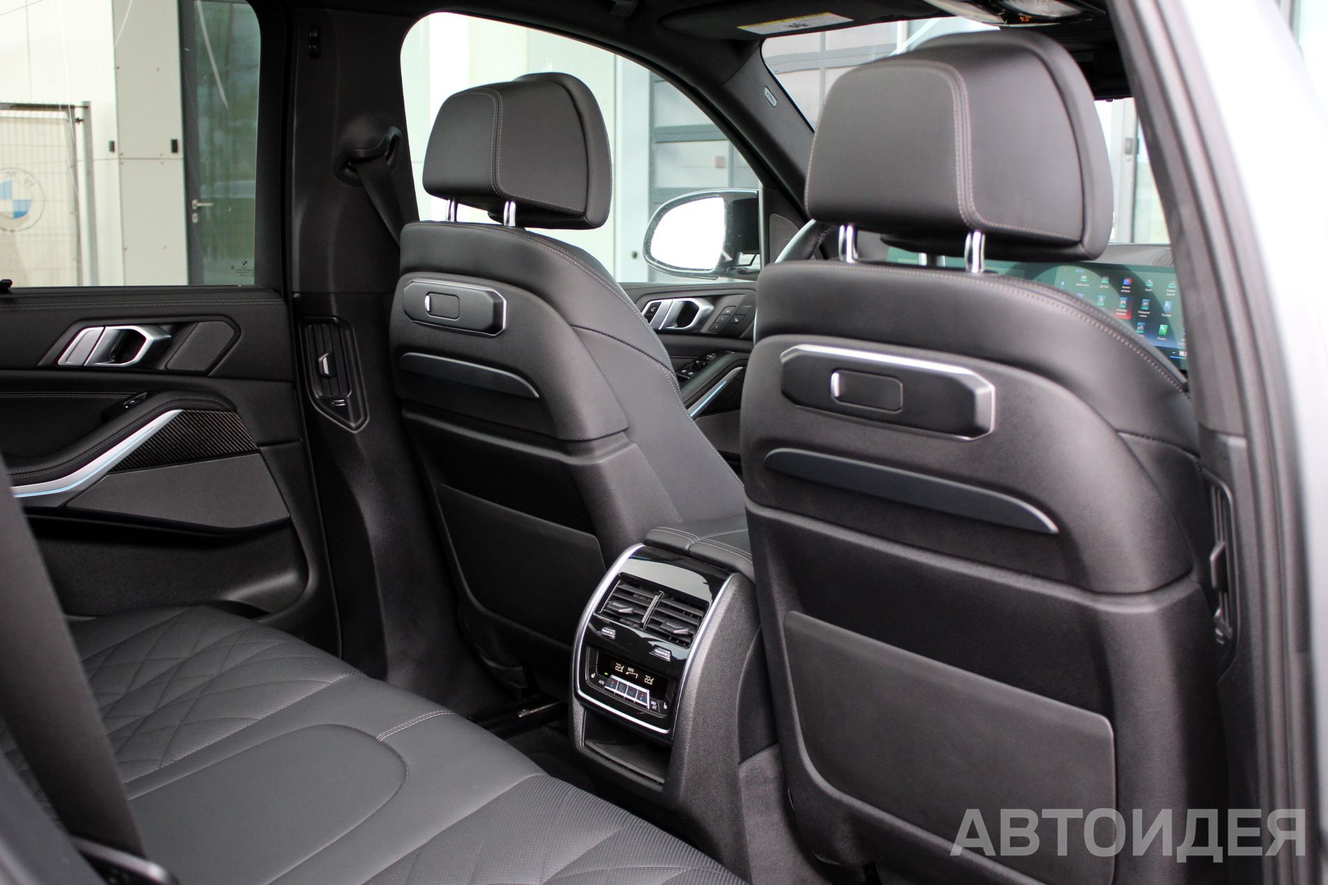 BMW X5 M60i фото 26