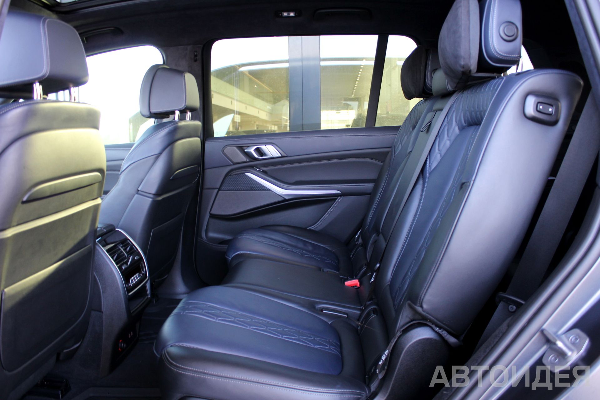 BMW X7 M50d фото 26